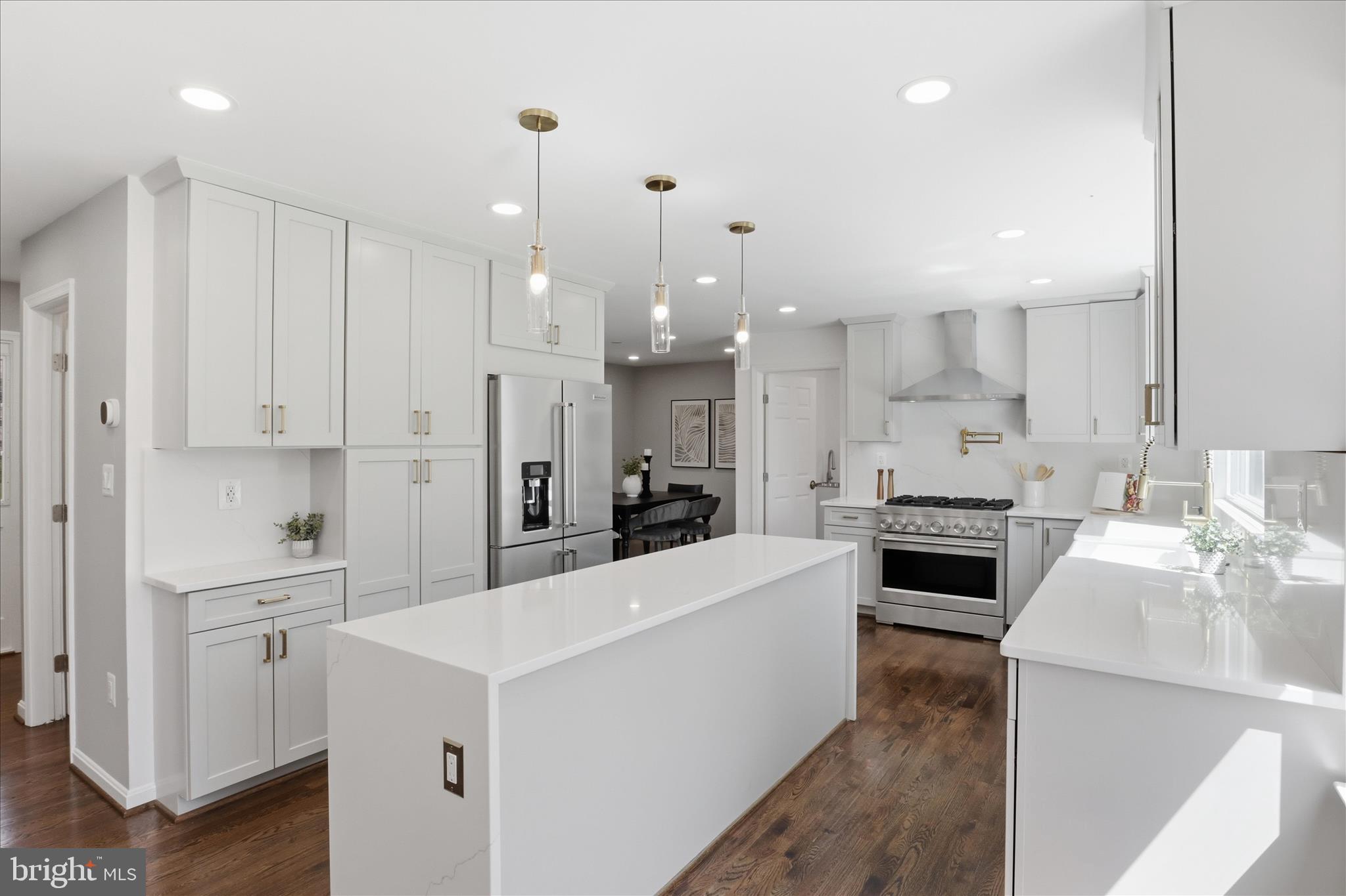 HOLLY KNOLL - Residential