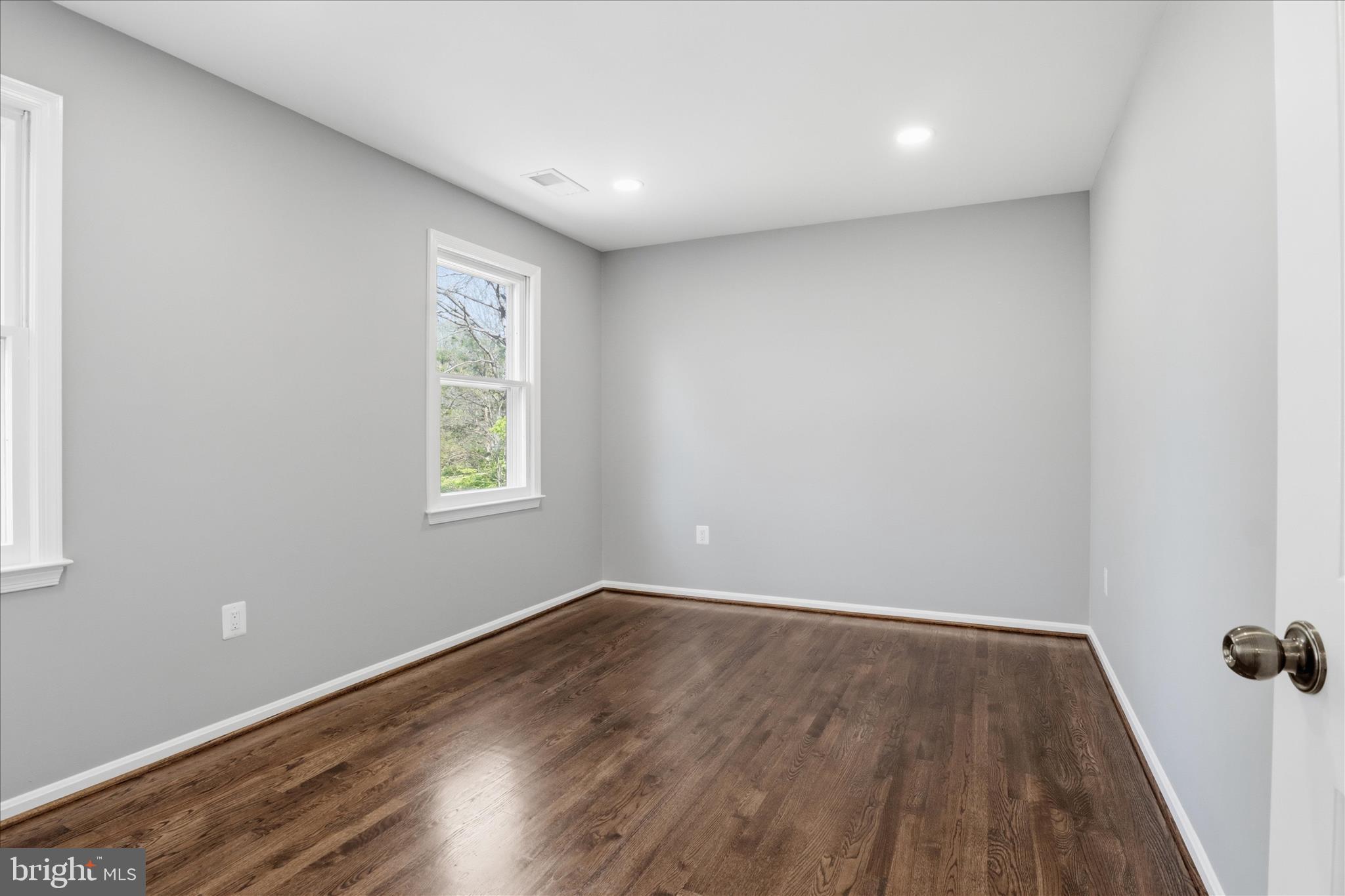 HOLLY KNOLL - Residential