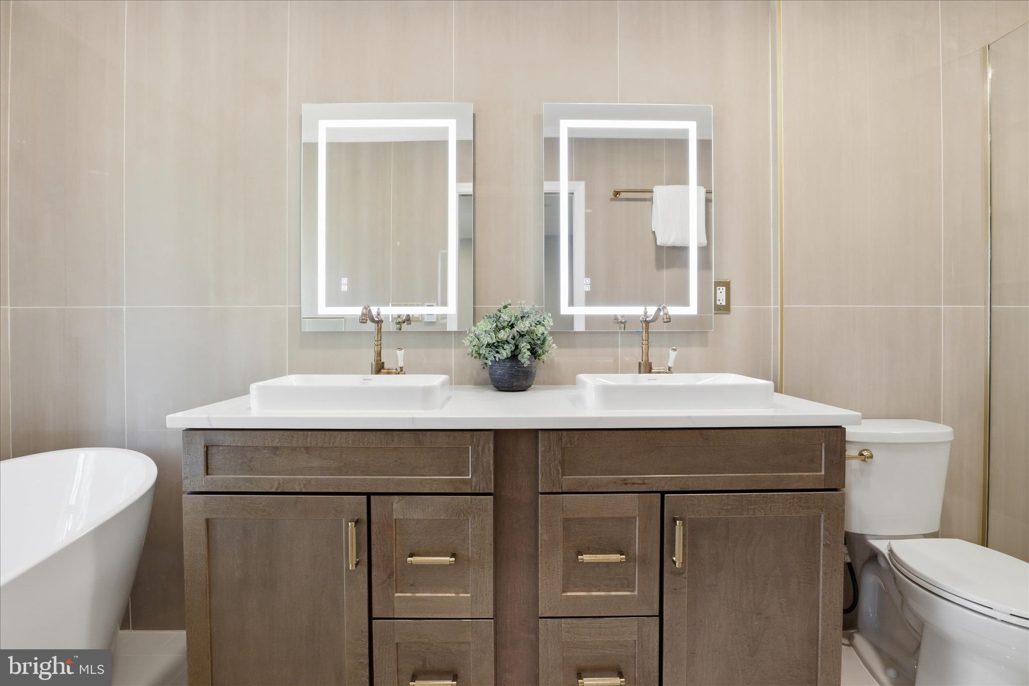 HOLLY KNOLL - Residential