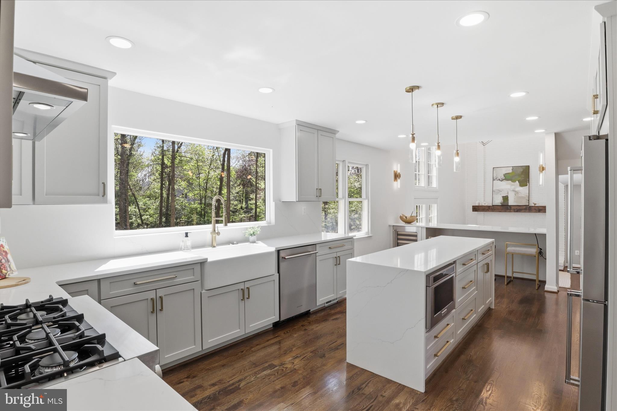 HOLLY KNOLL - Residential