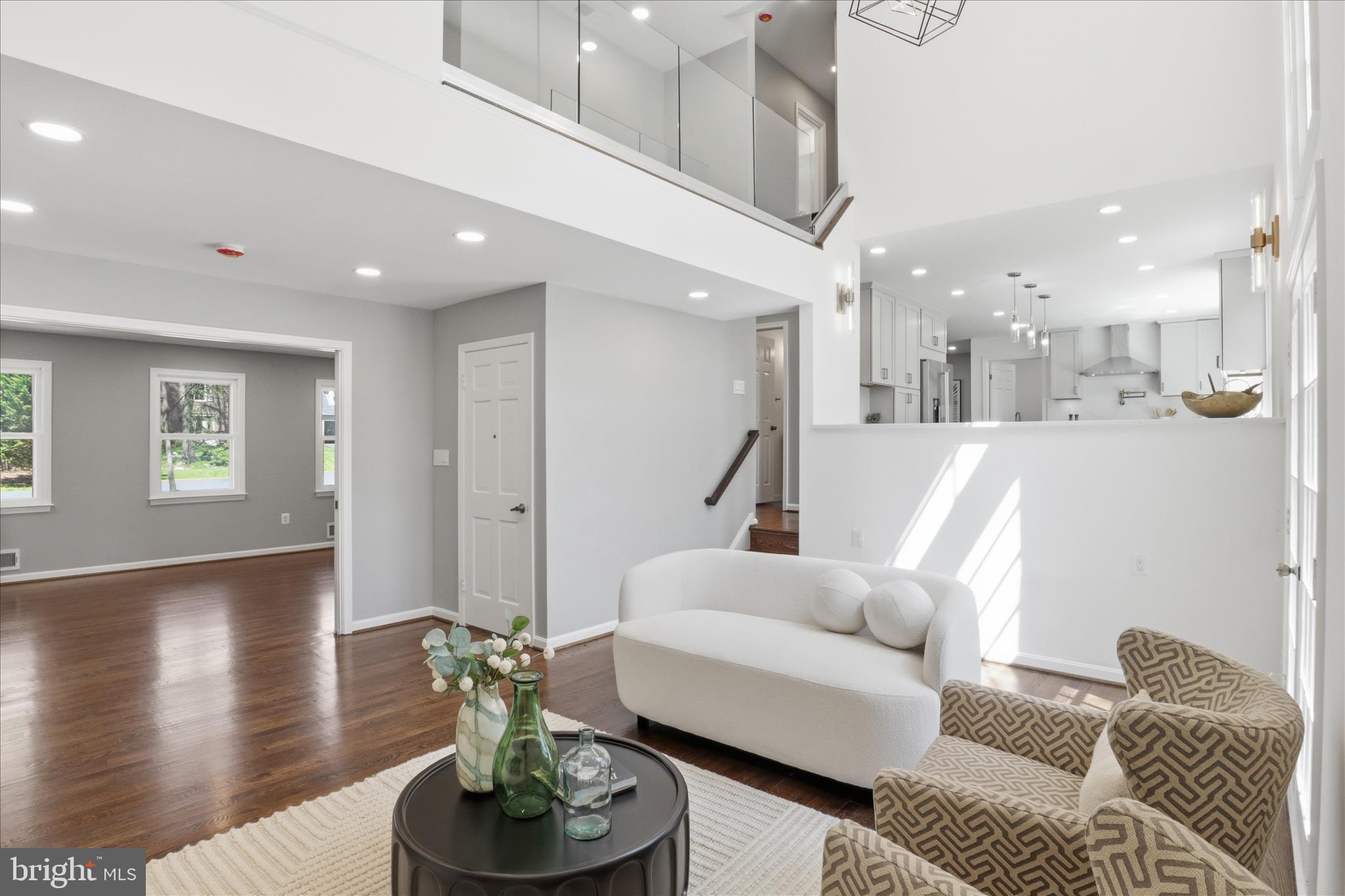 HOLLY KNOLL - Residential