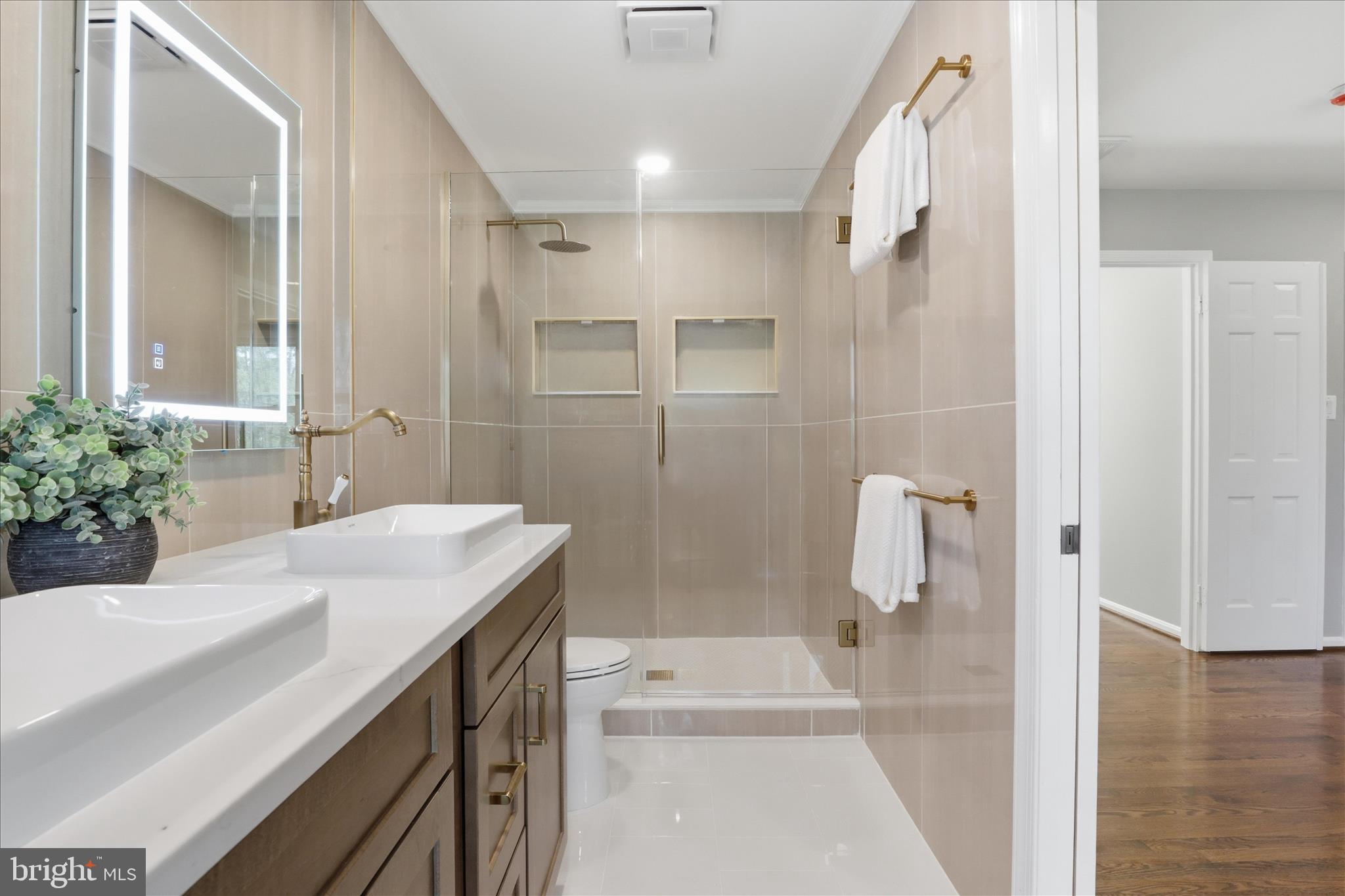 HOLLY KNOLL - Residential