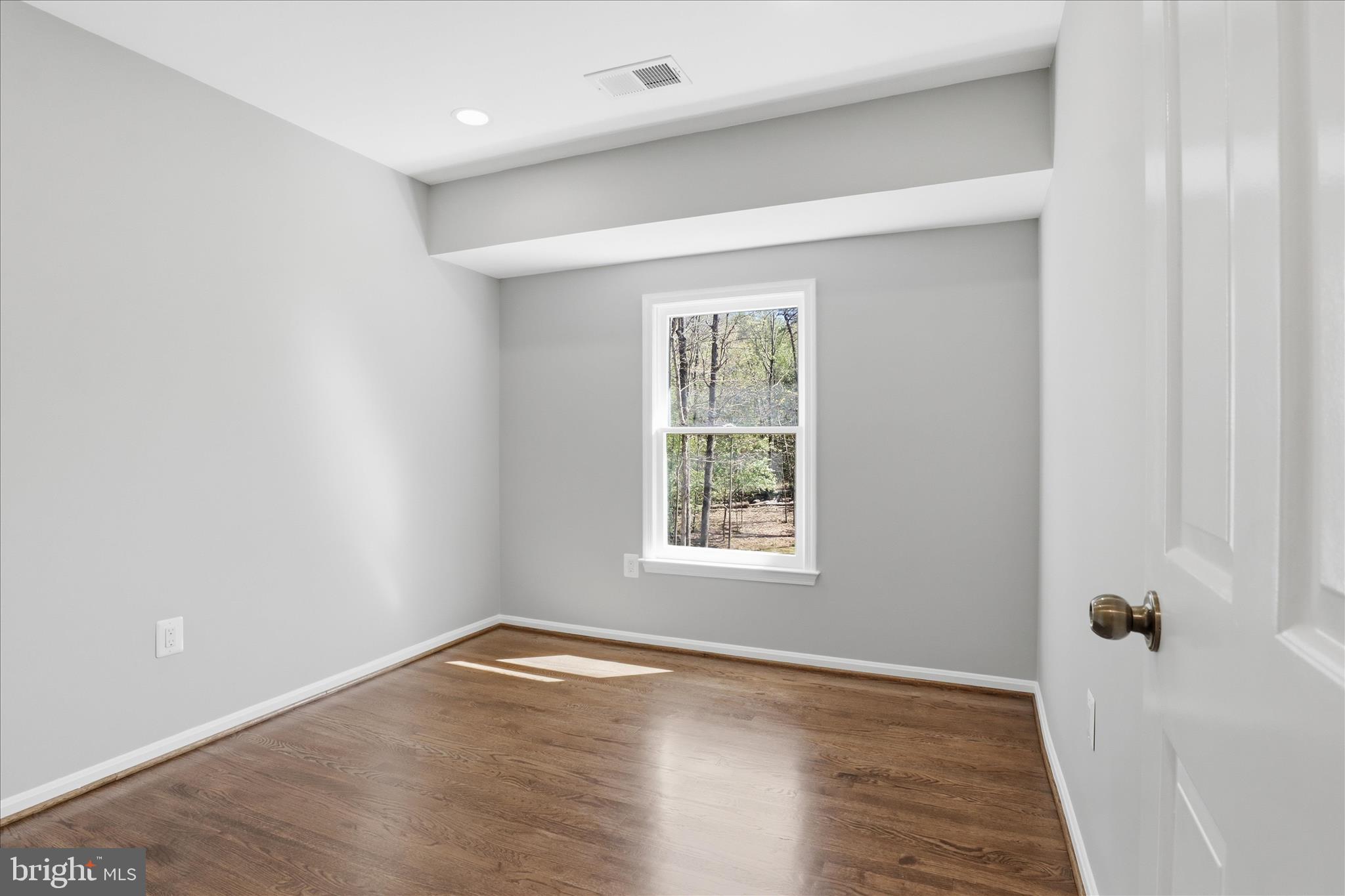 HOLLY KNOLL - Residential