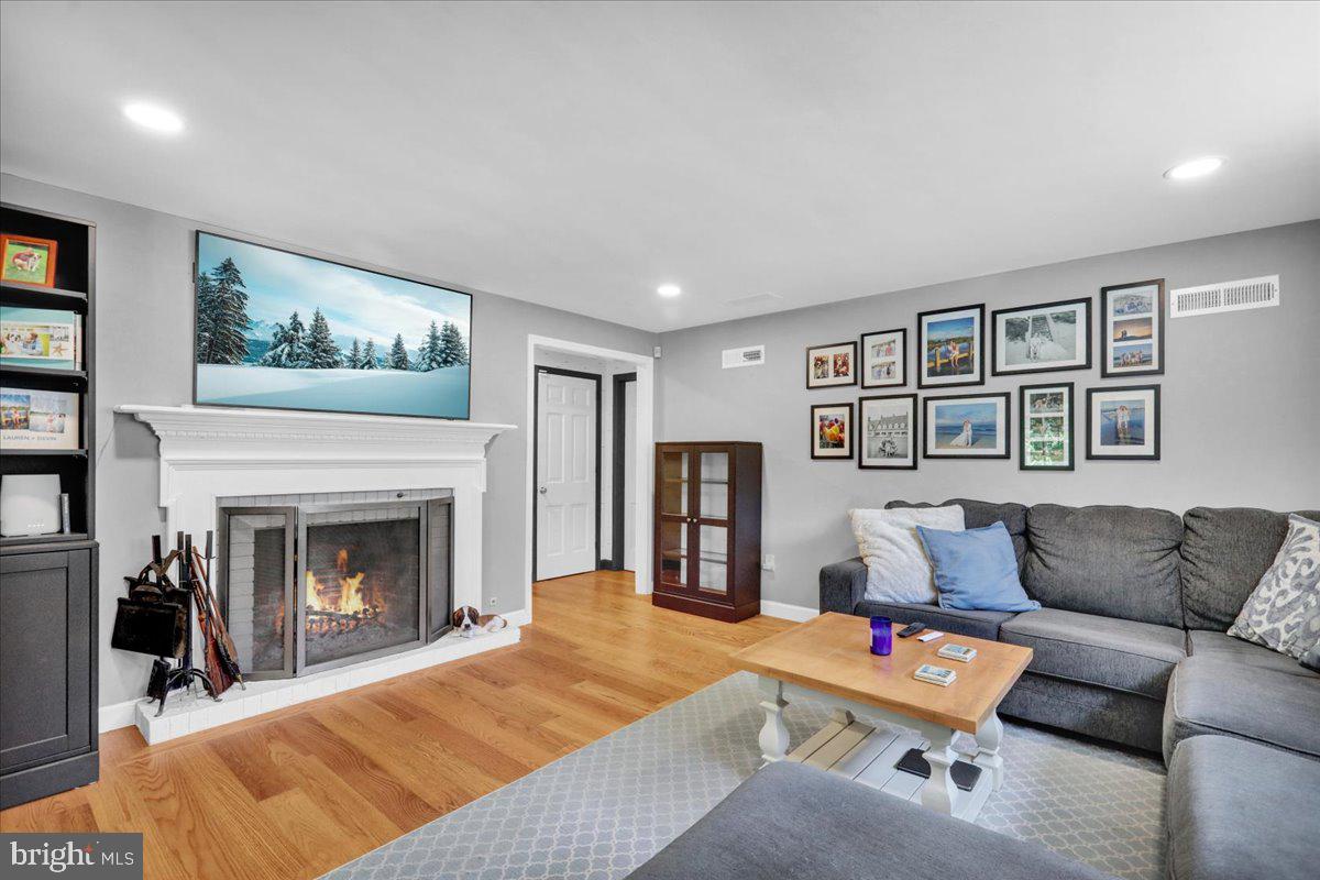 BIRDLAND - Residential