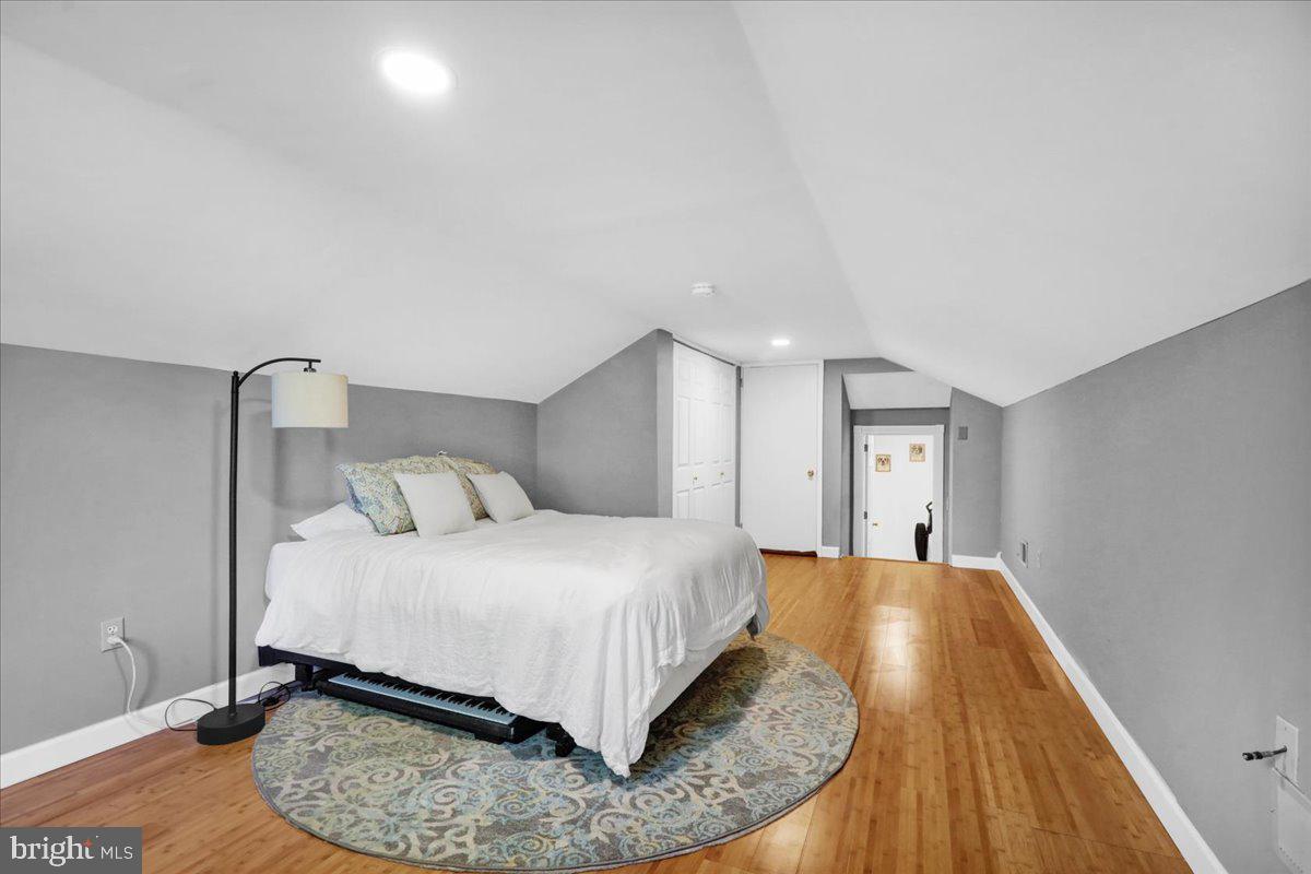 BIRDLAND - Residential