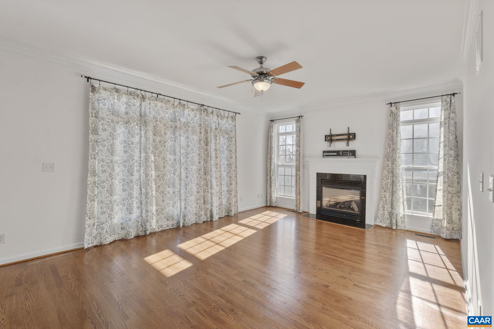 MOSBY MOUNTAIN - Residential