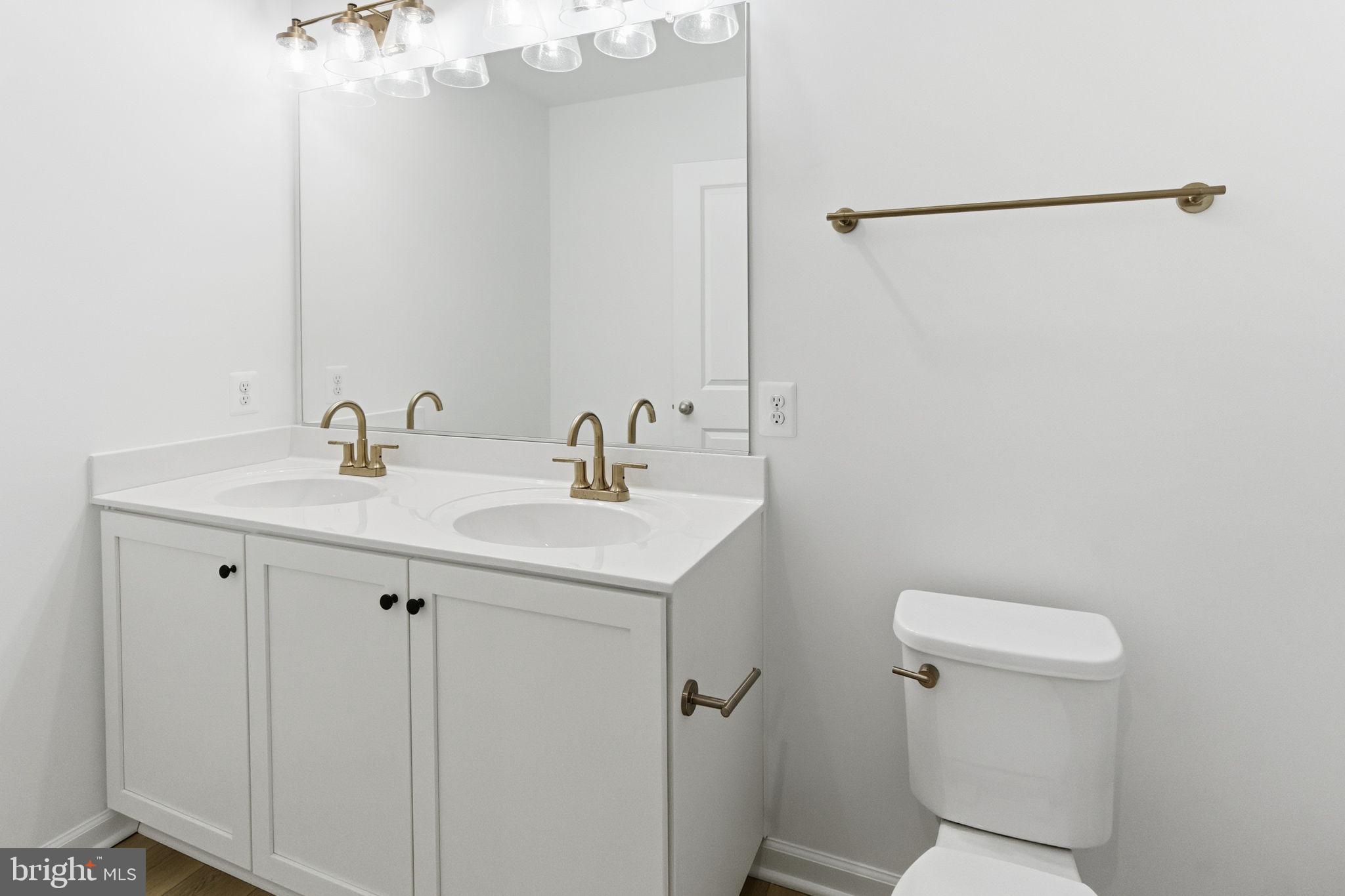 KING'S CROSSING - Residential