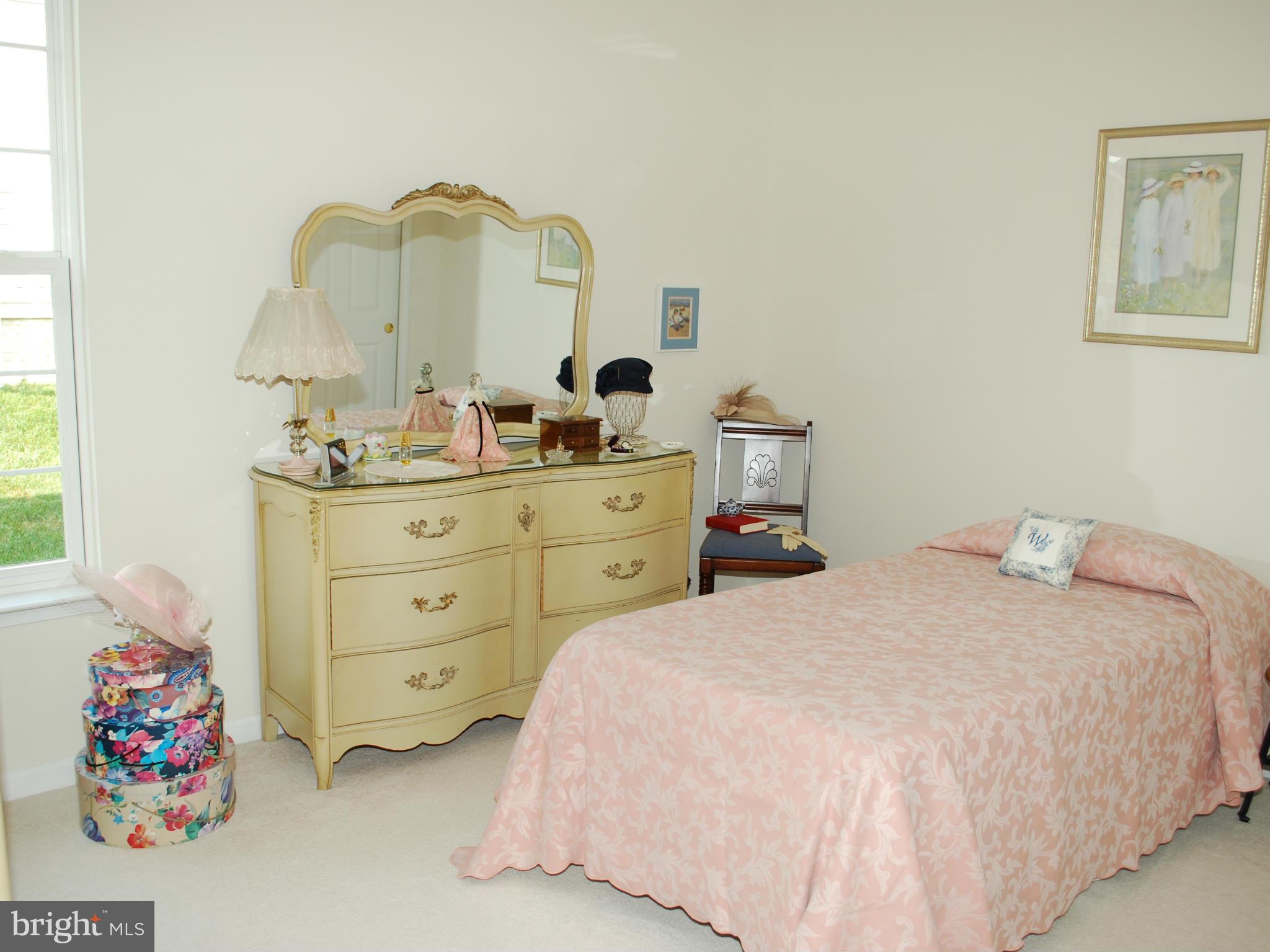 FOUR SEASONS - Residential