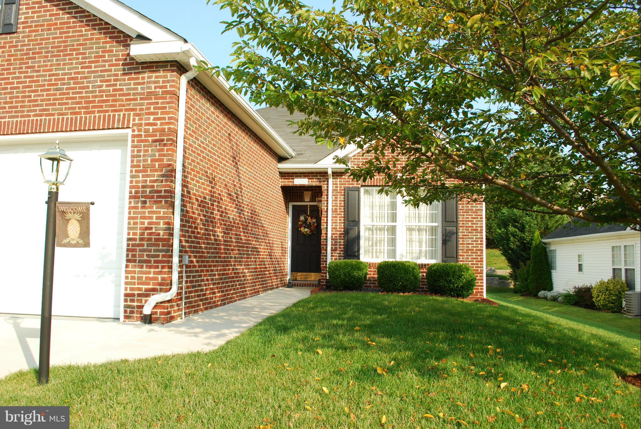 FOUR SEASONS - Residential