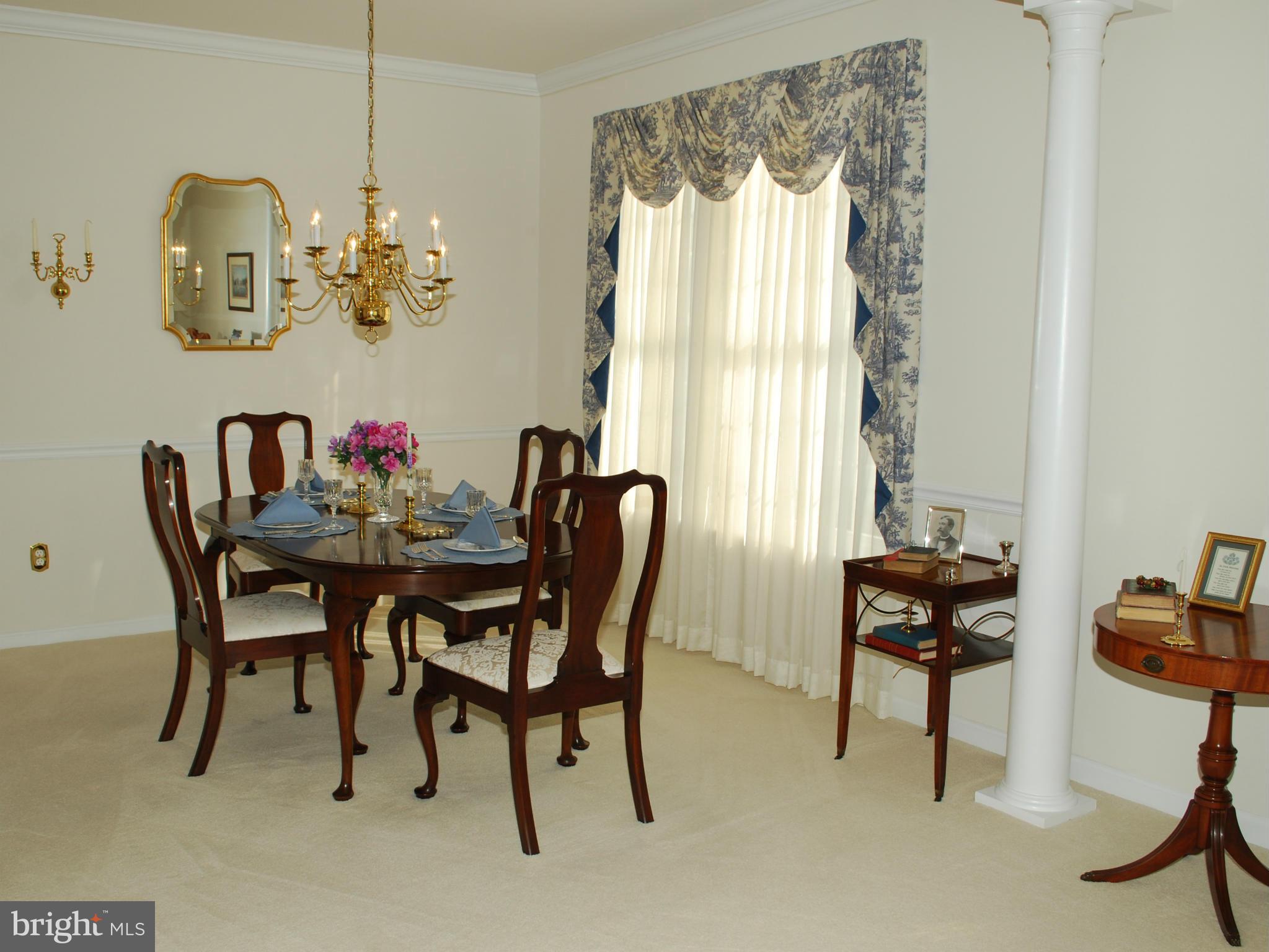 FOUR SEASONS - Residential