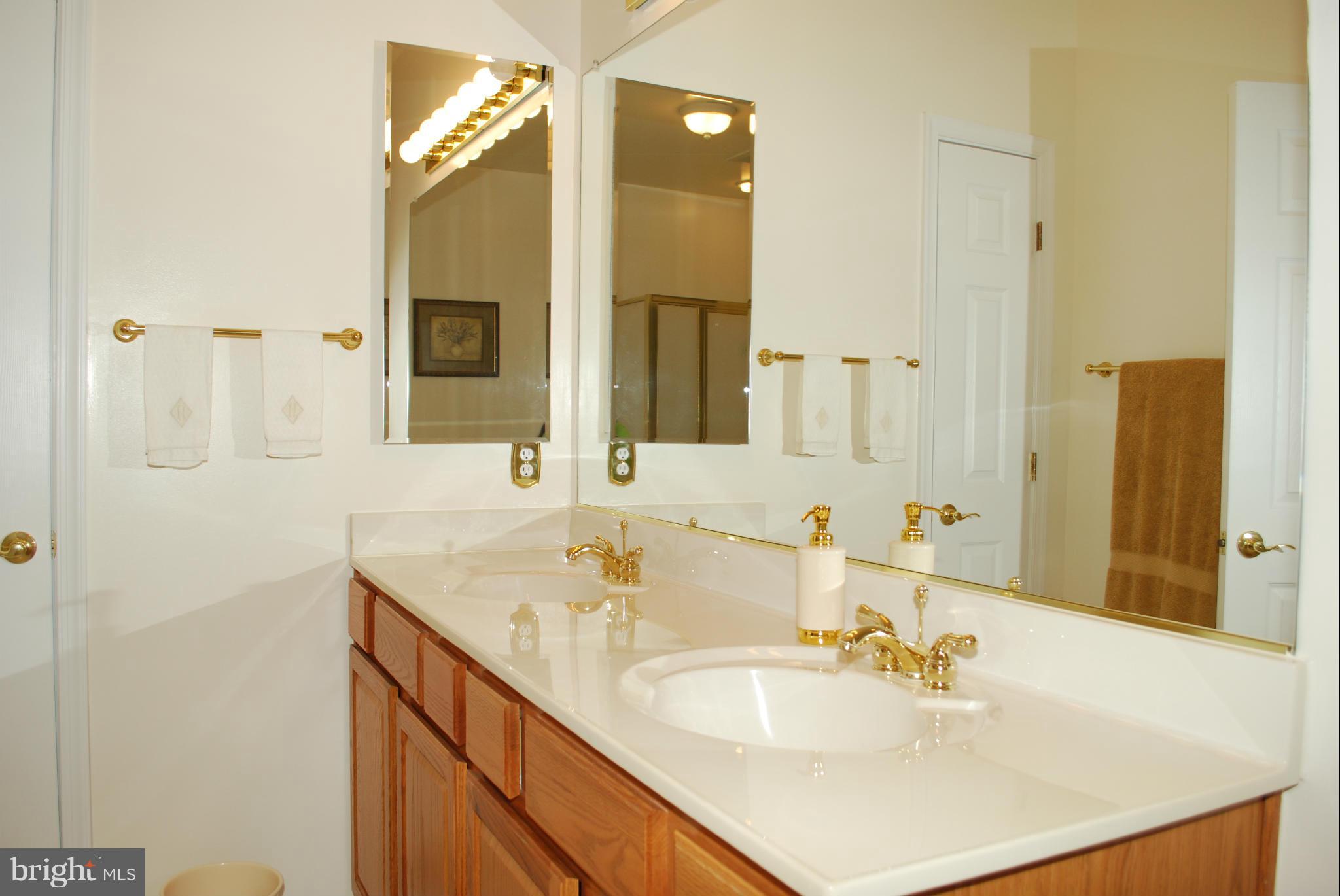 FOUR SEASONS - Residential