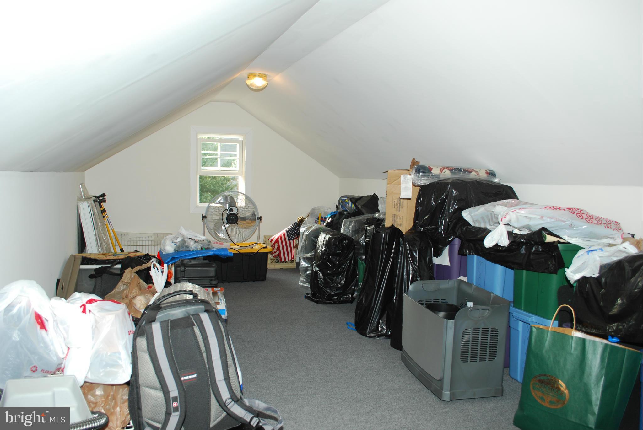 FOUR SEASONS - Residential