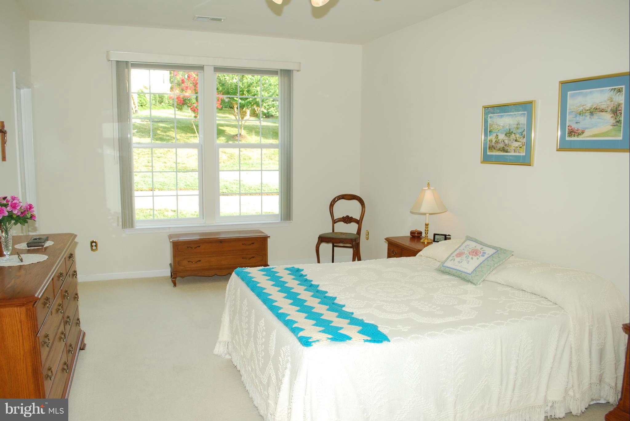 FOUR SEASONS - Residential