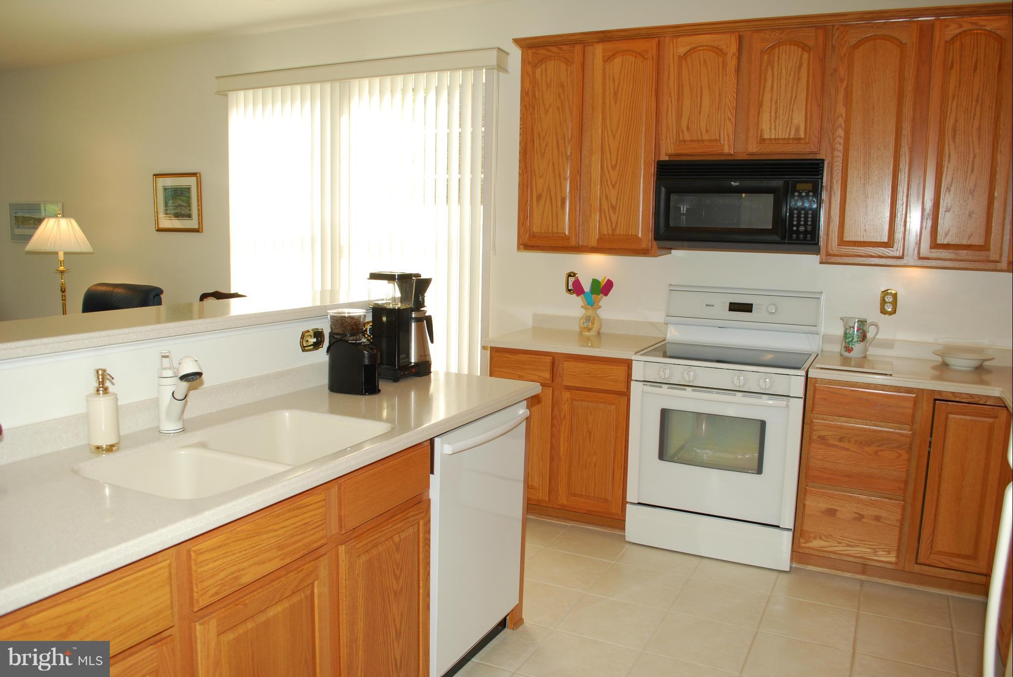 FOUR SEASONS - Residential