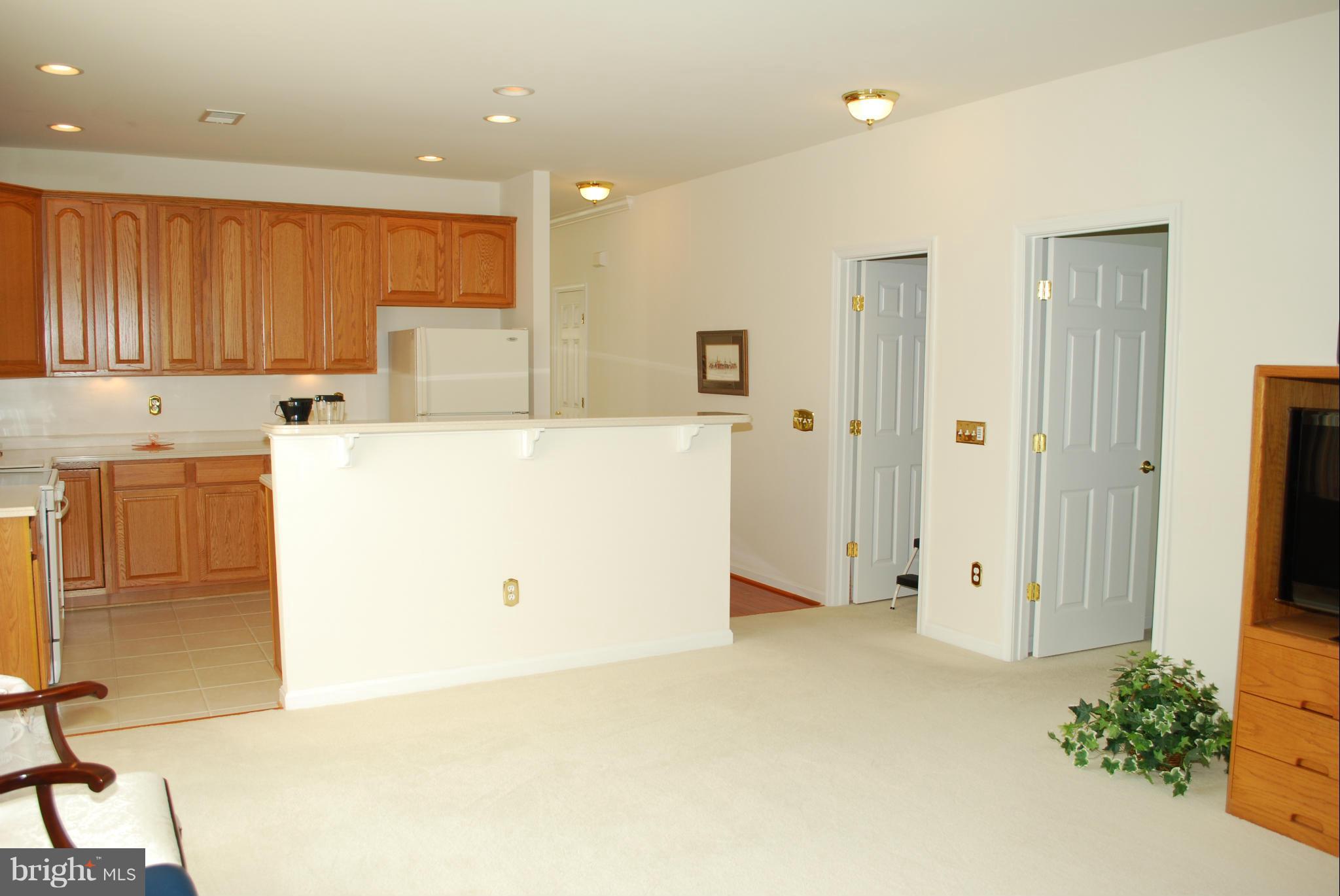 FOUR SEASONS - Residential