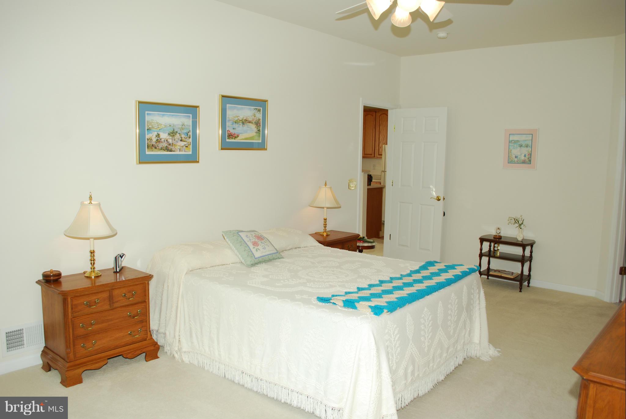 FOUR SEASONS - Residential