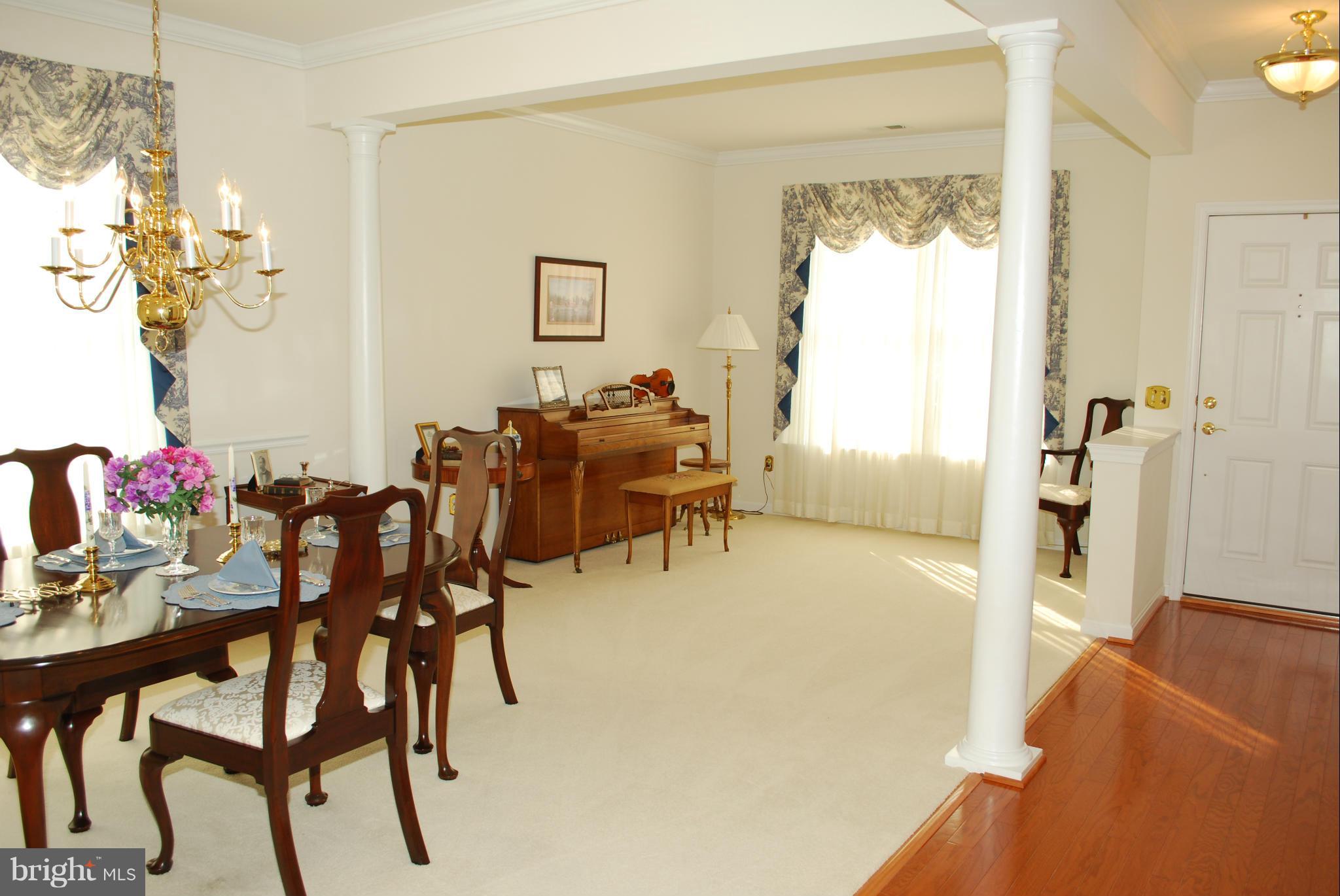 FOUR SEASONS - Residential