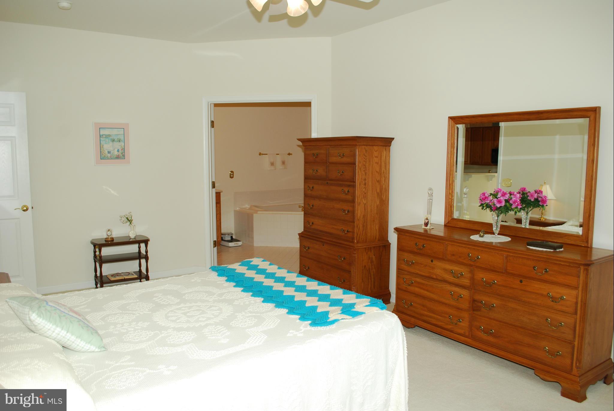 FOUR SEASONS - Residential