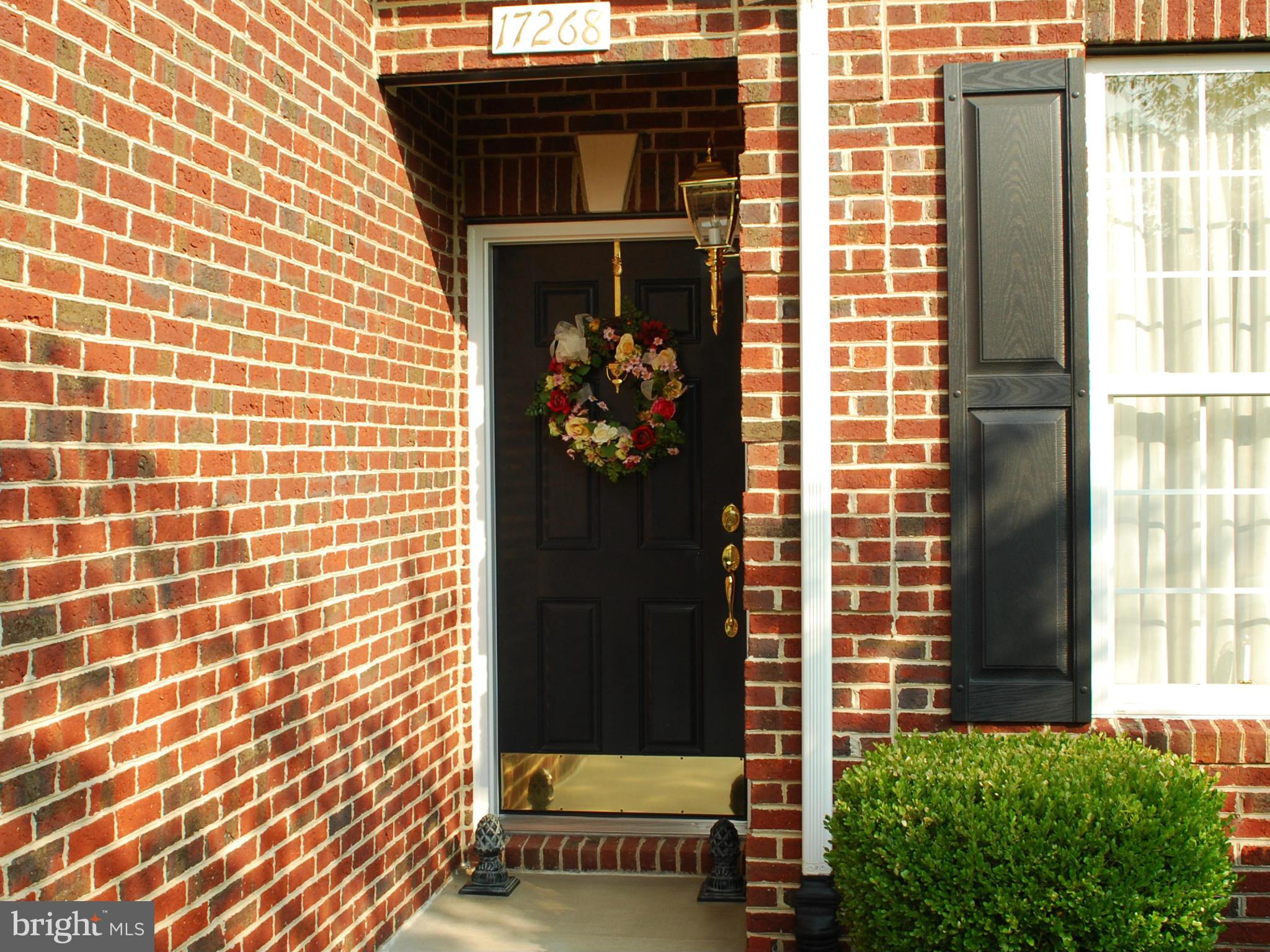 FOUR SEASONS - Residential