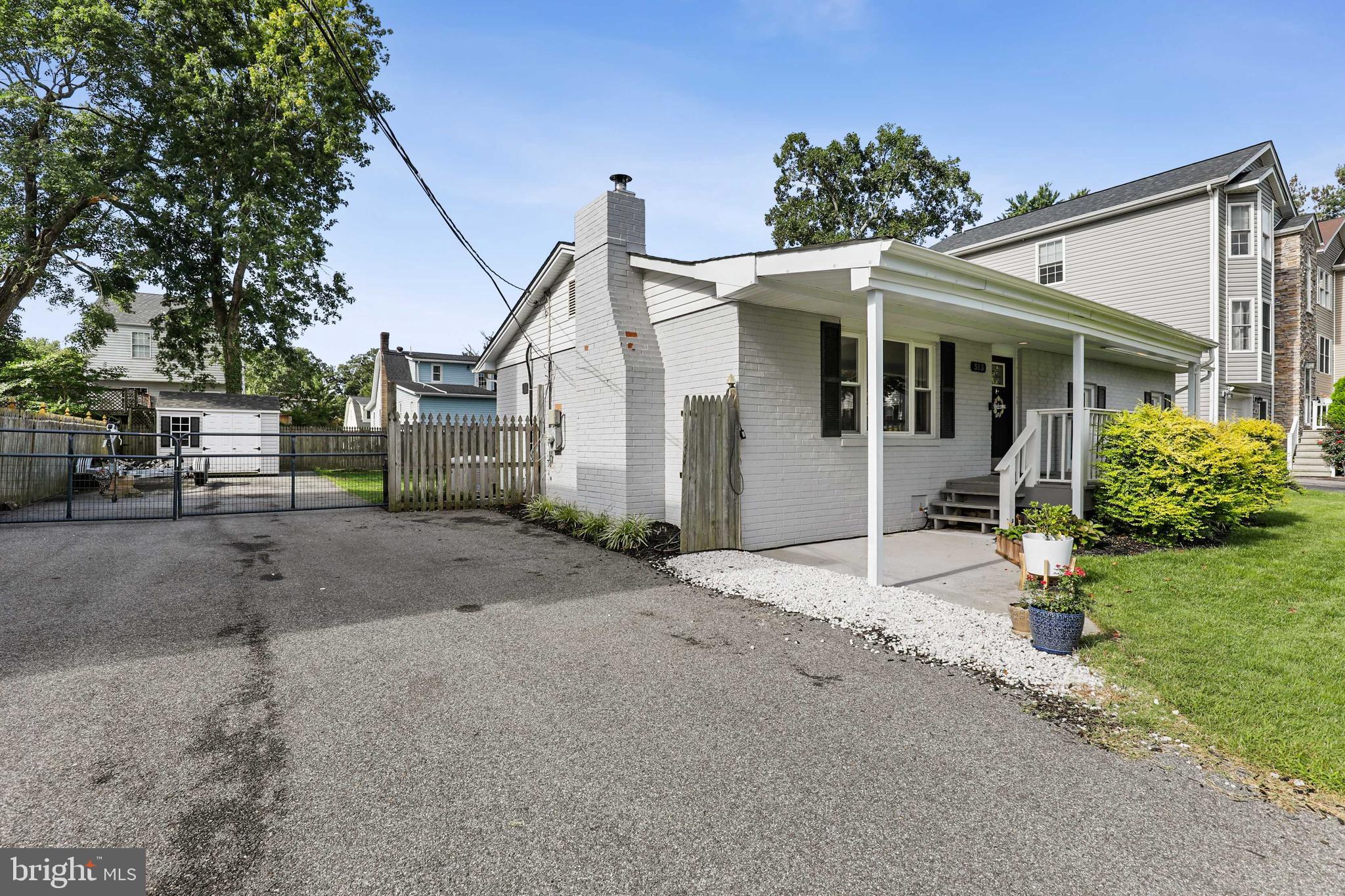 EDGEWATER - Residential