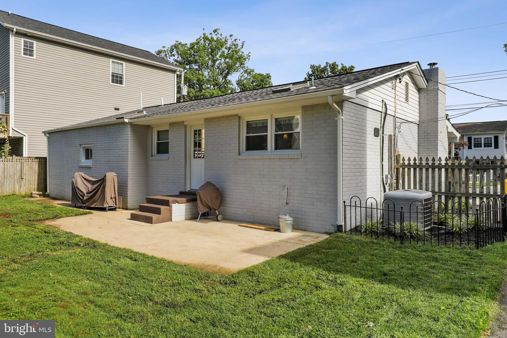 EDGEWATER - Residential