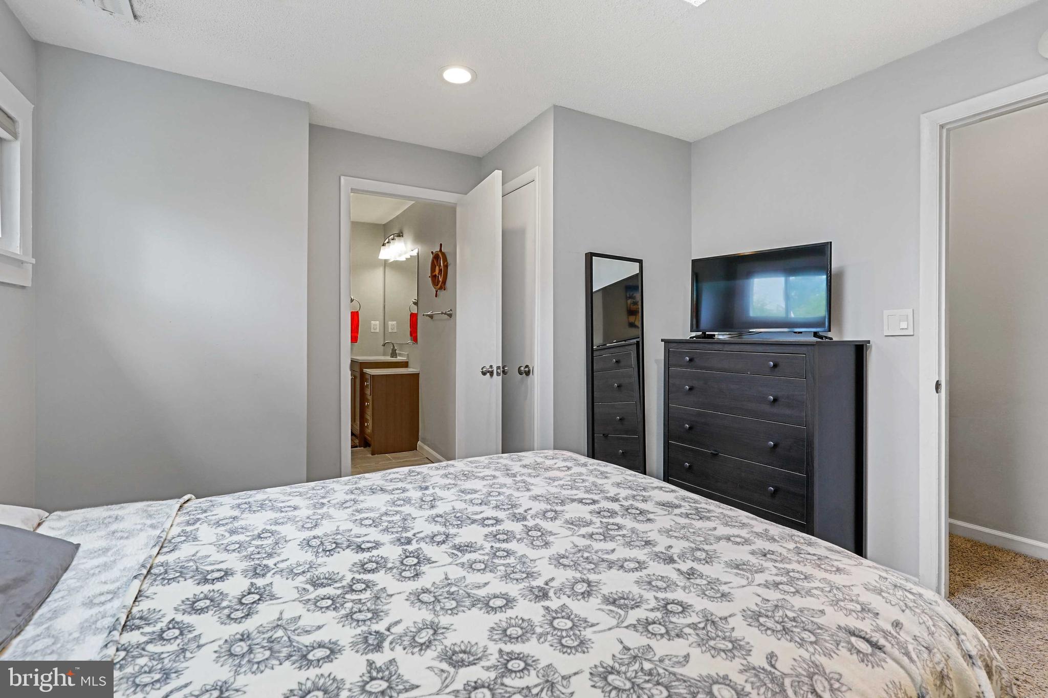 EDGEWATER - Residential