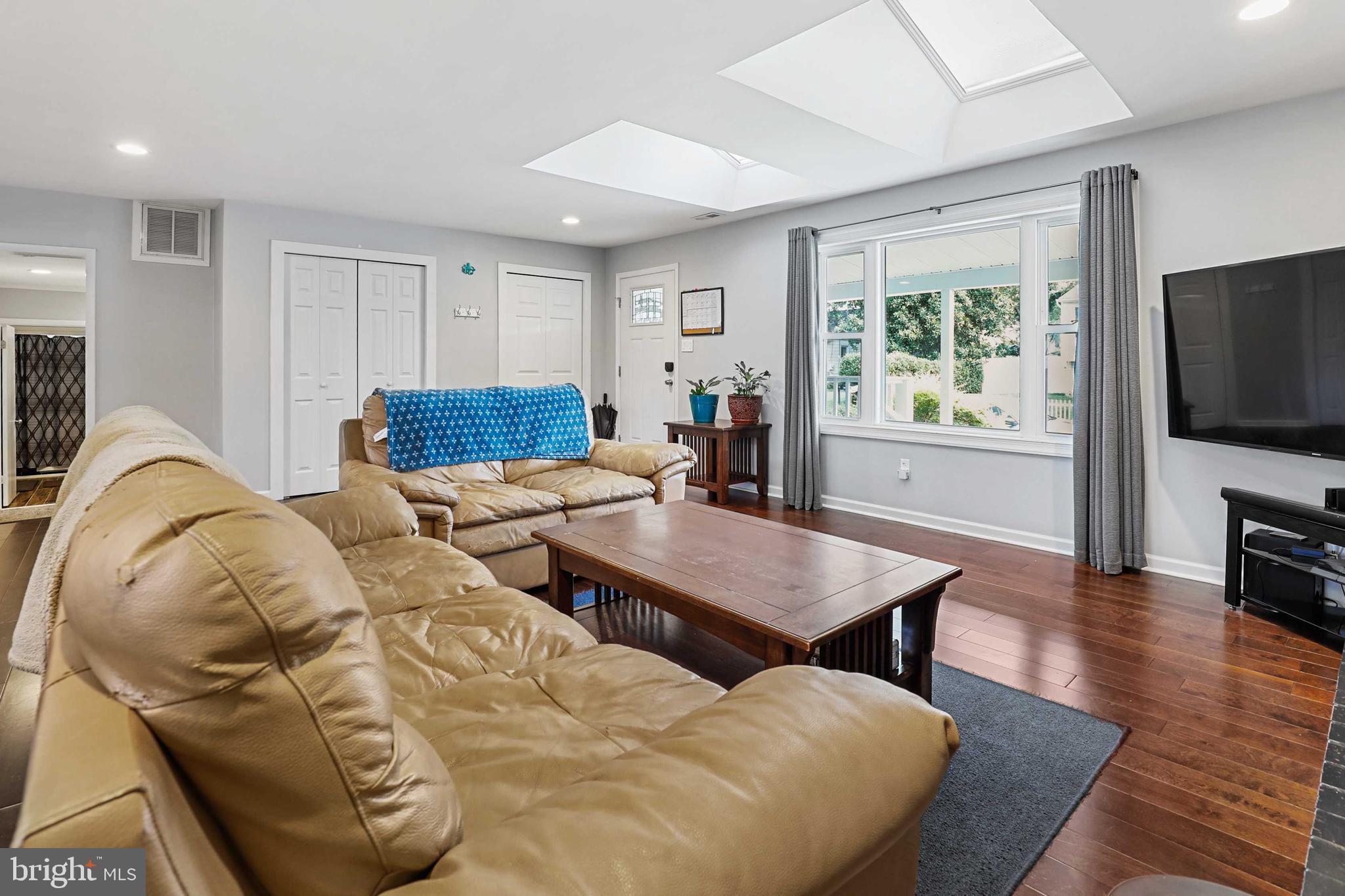 EDGEWATER - Residential