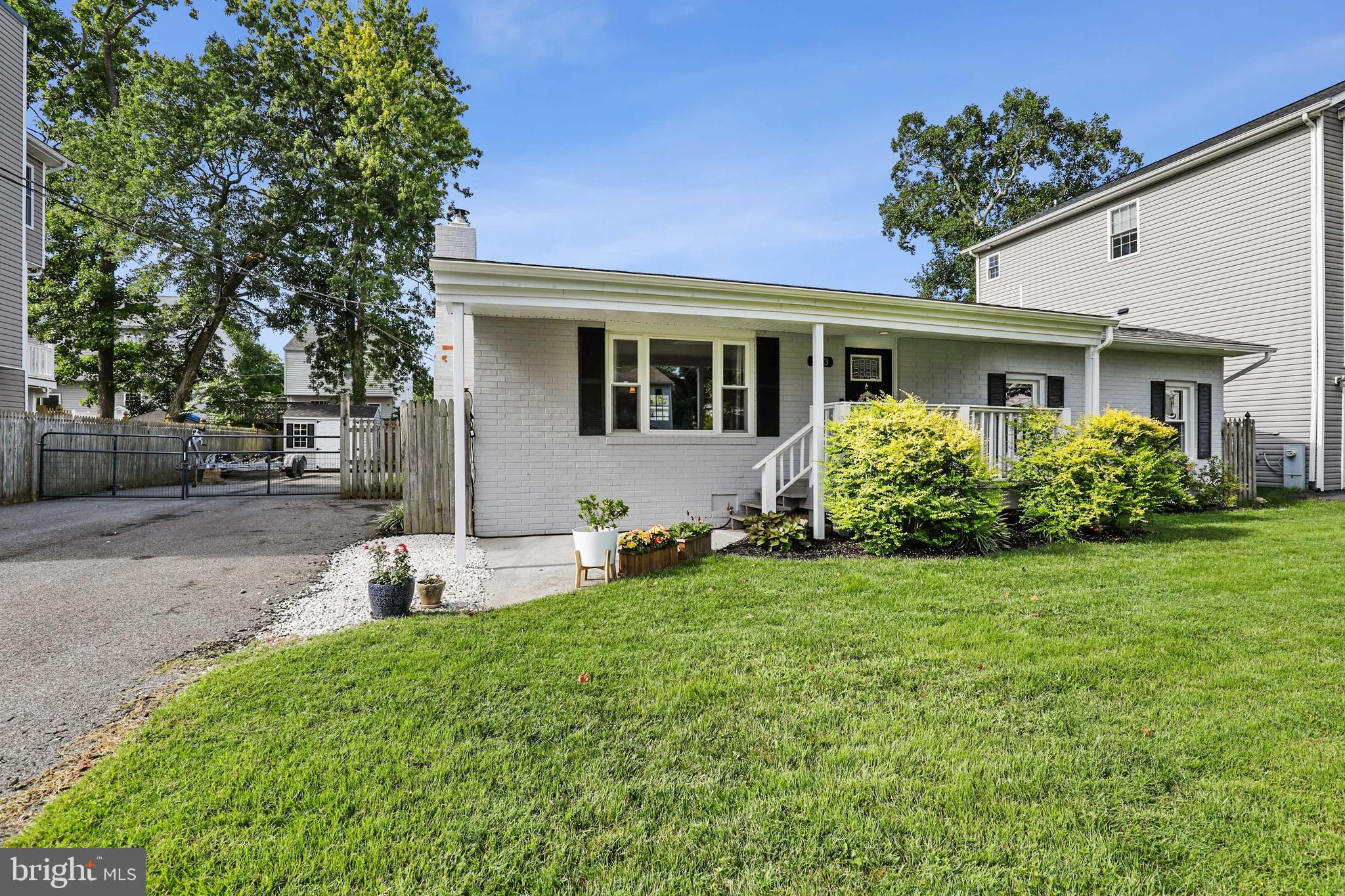 EDGEWATER - Residential