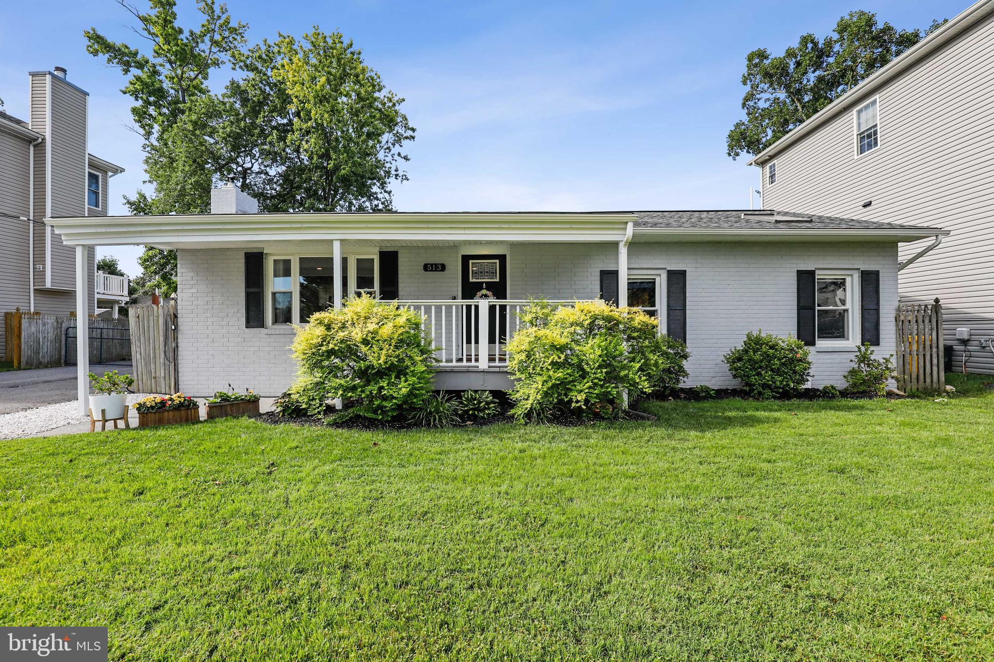 EDGEWATER - Residential