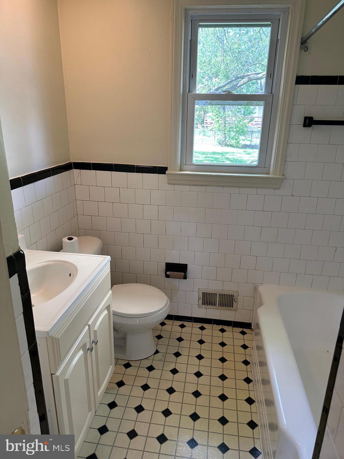 GLENMORE - Residential Lease