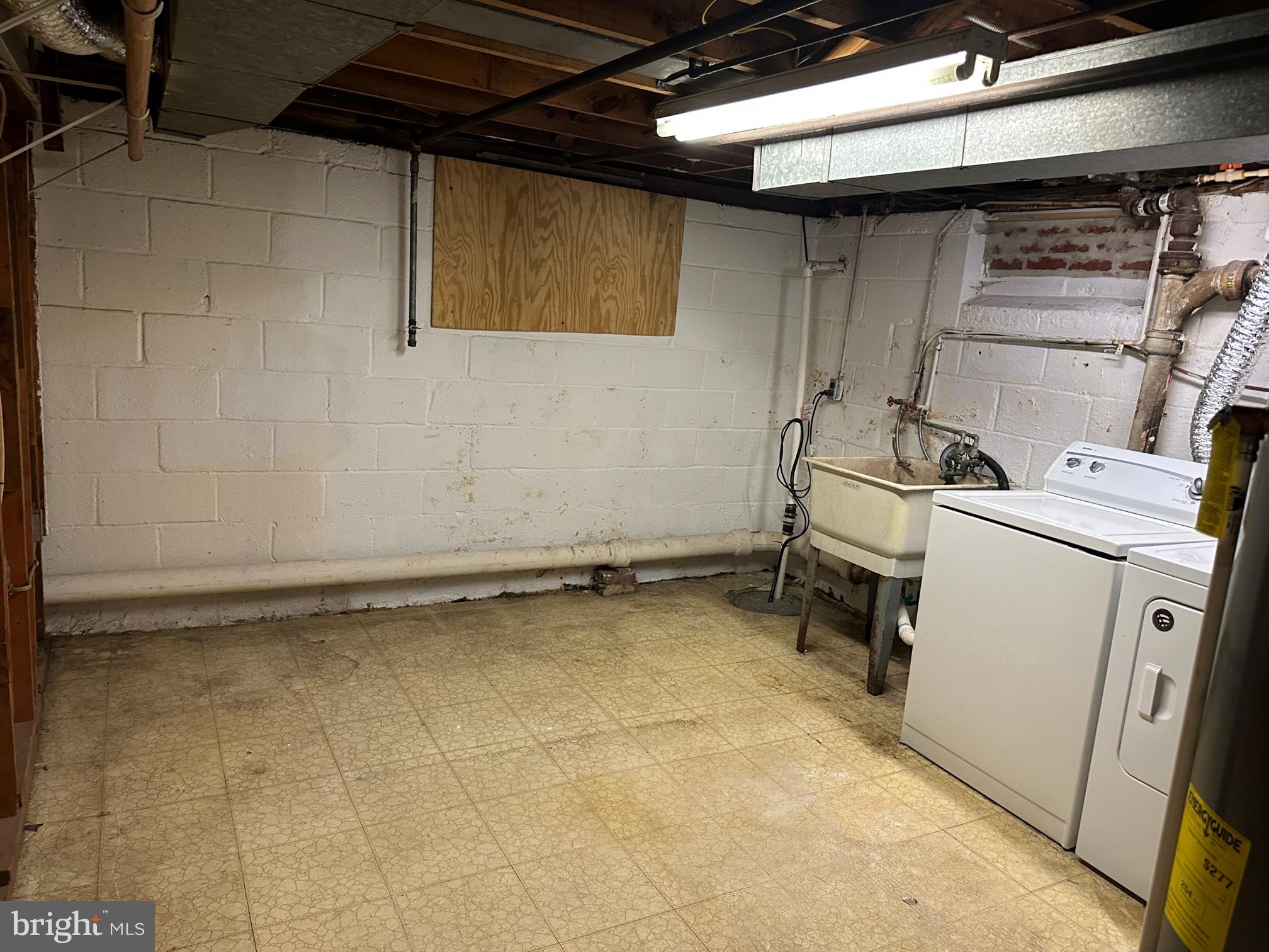 GLENMORE - Residential Lease