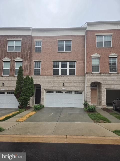 22693 FLOWING SPRING SQUARE BRAMBLETON VA 20148