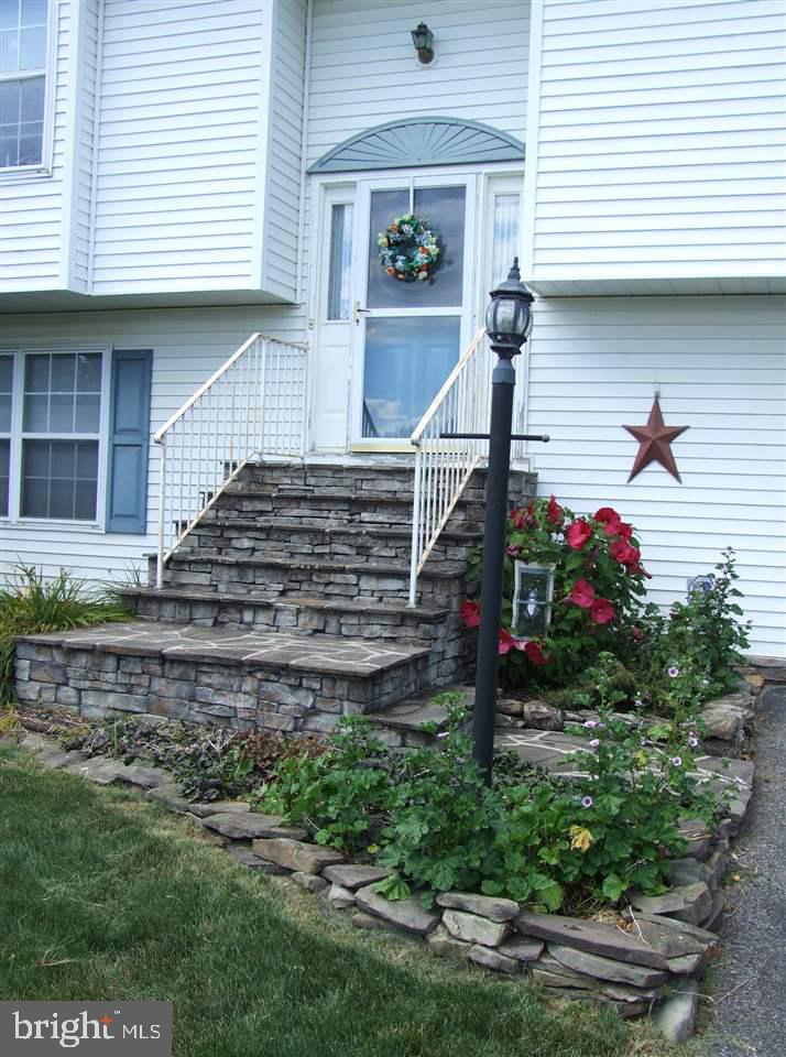 ORIOLE CIRCLE - Residential