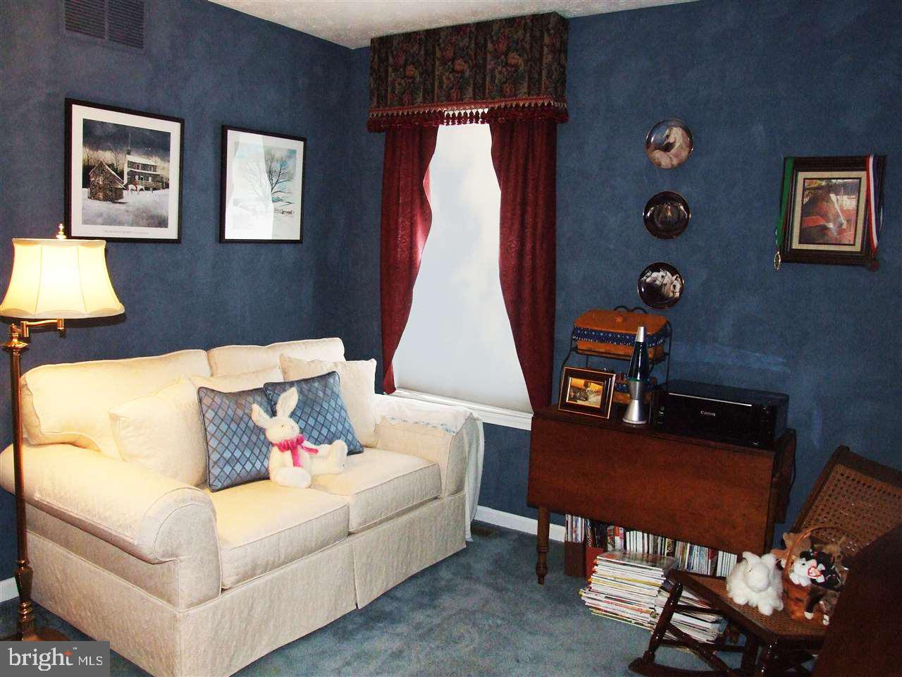 ORIOLE CIRCLE - Residential