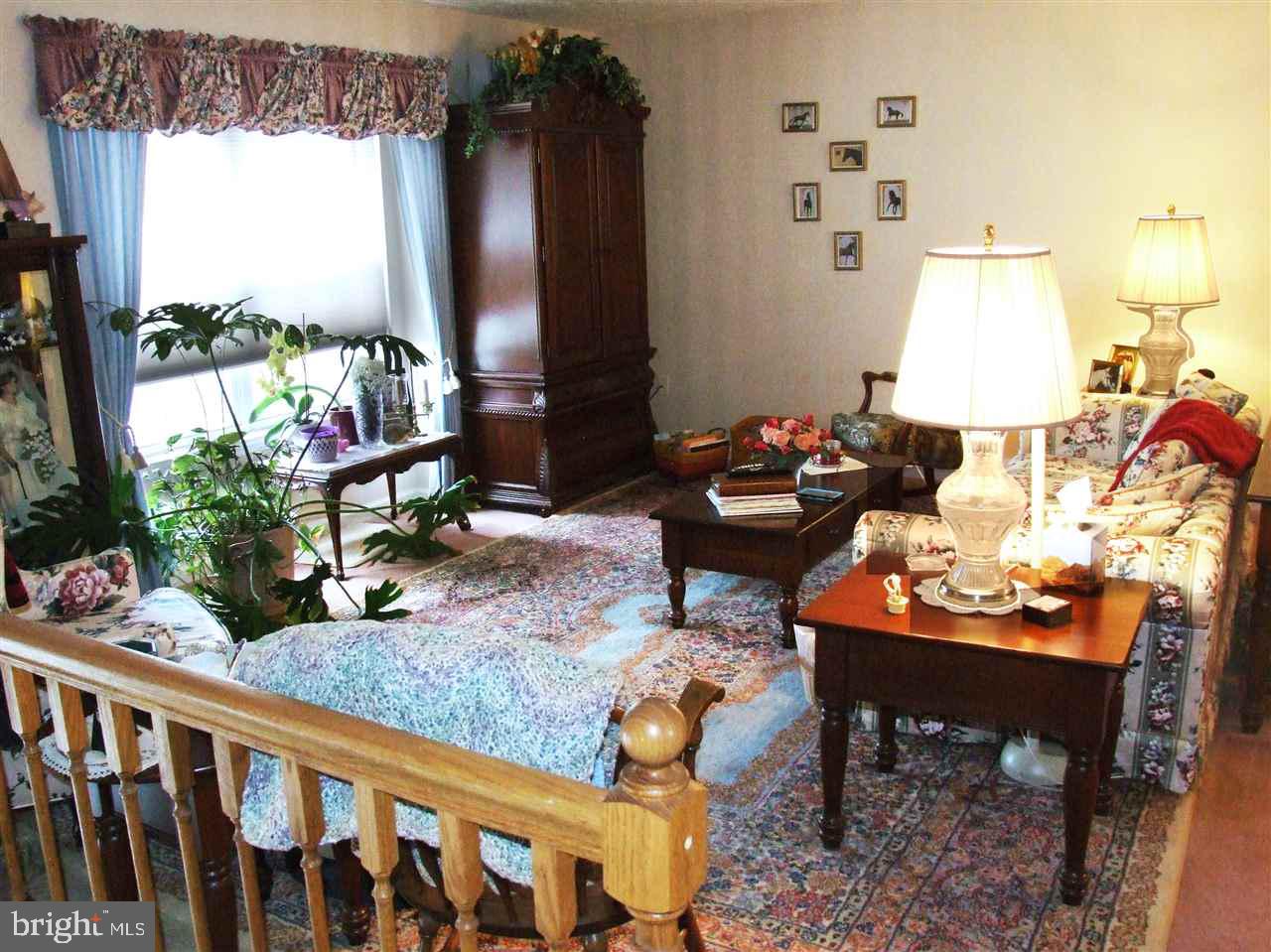 ORIOLE CIRCLE - Residential