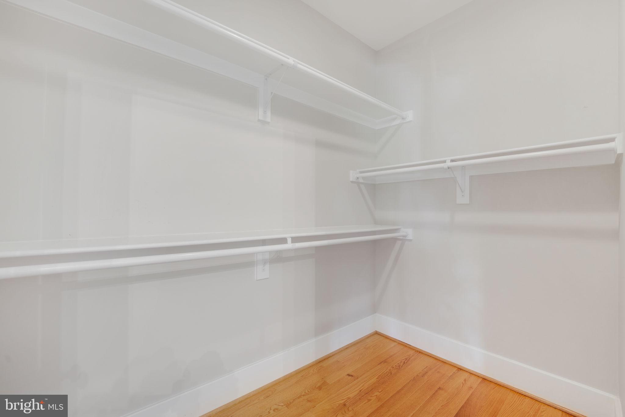 CRESCENT HILLS - Residential