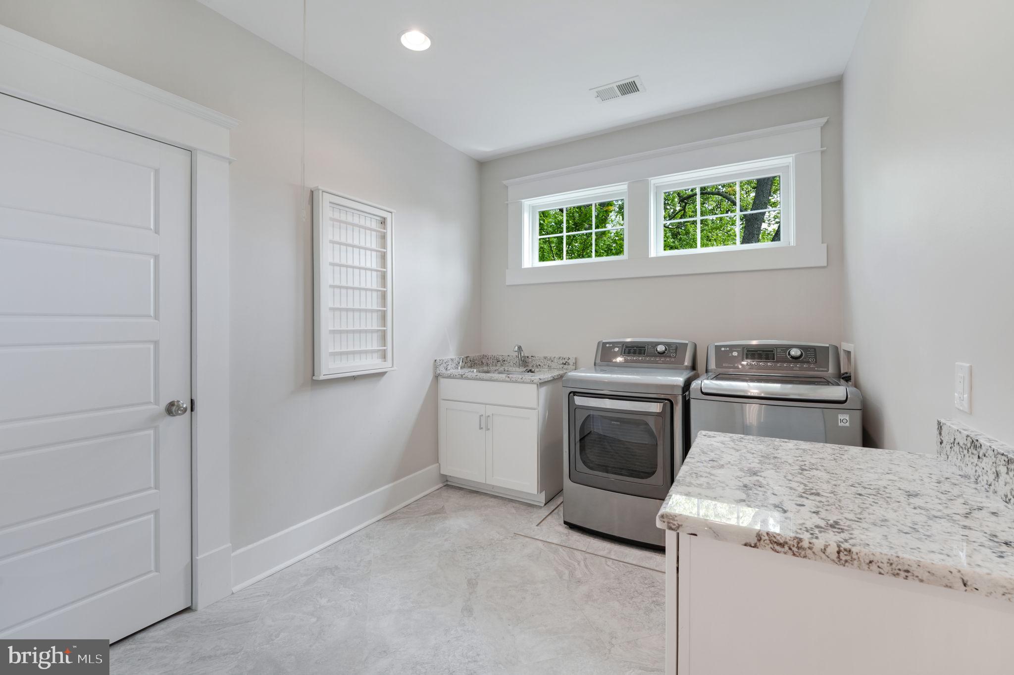 CRESCENT HILLS - Residential