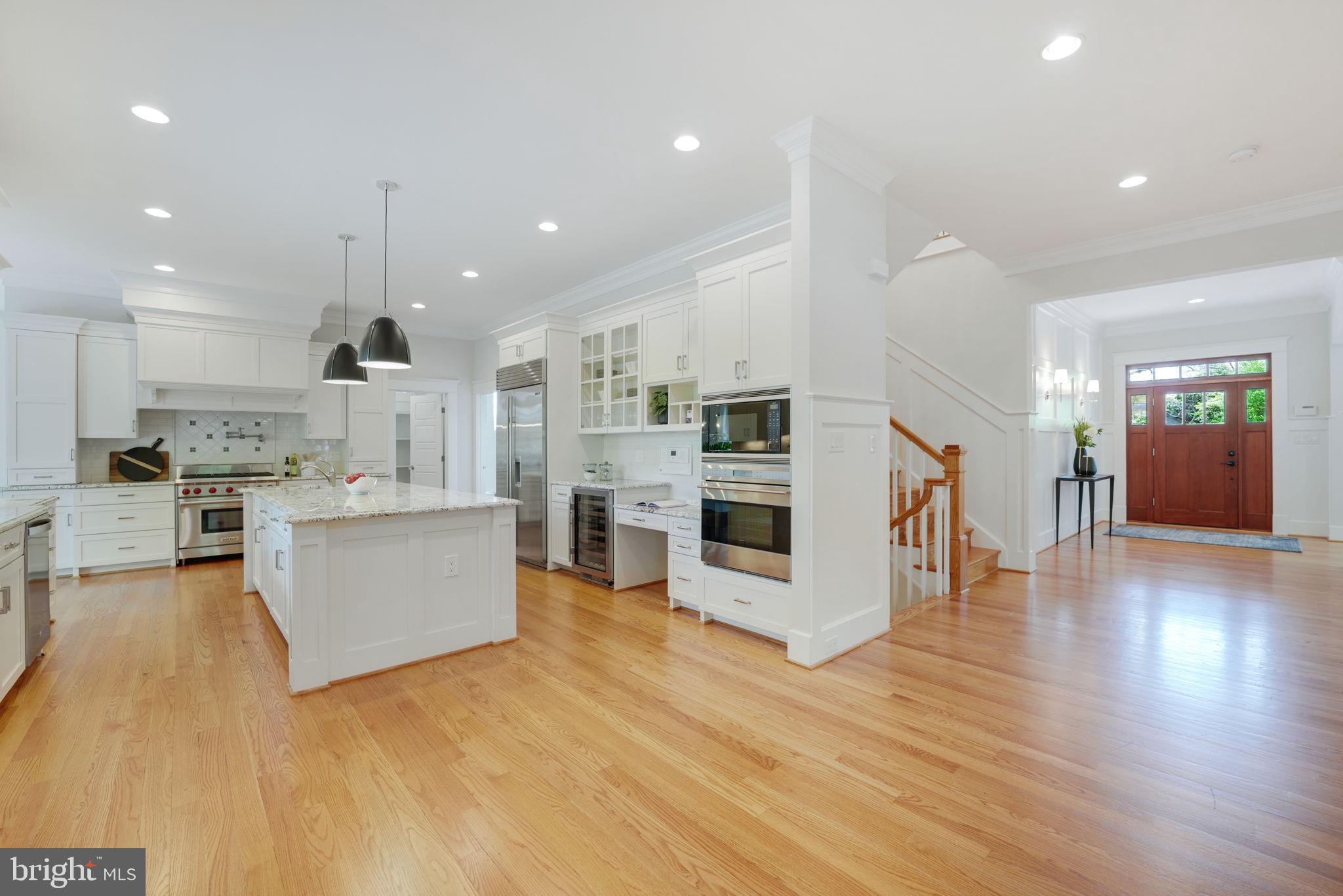 CRESCENT HILLS - Residential