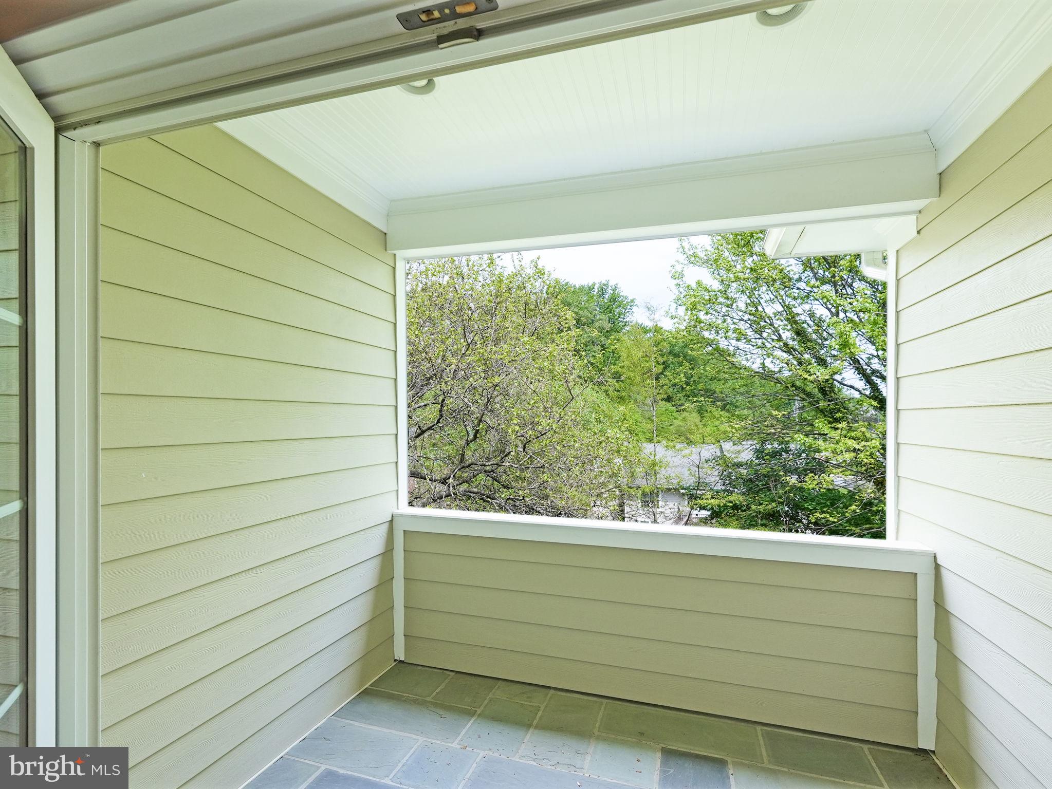 CRESCENT HILLS - Residential