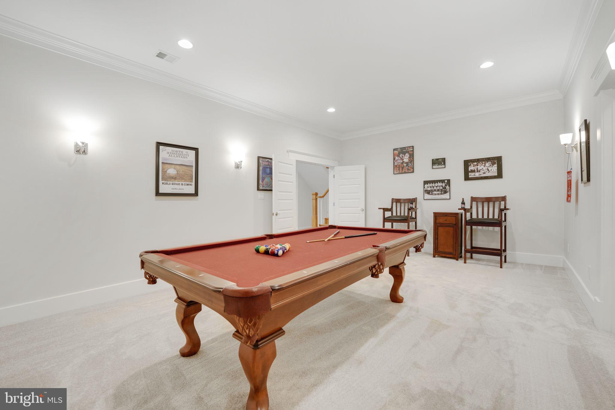 CRESCENT HILLS - Residential