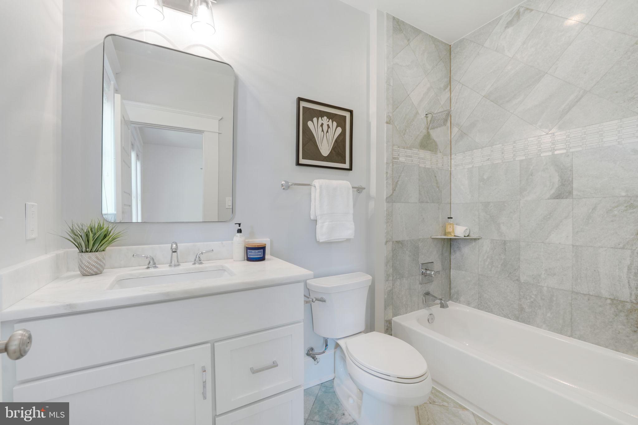 CRESCENT HILLS - Residential