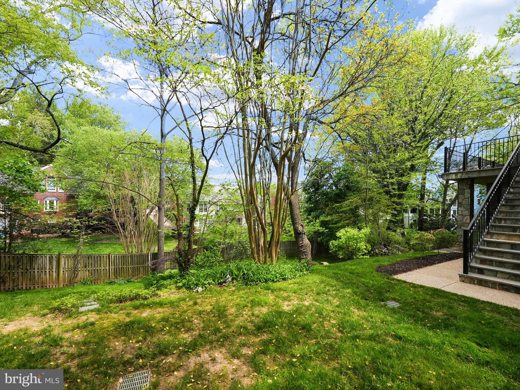 CRESCENT HILLS - Residential