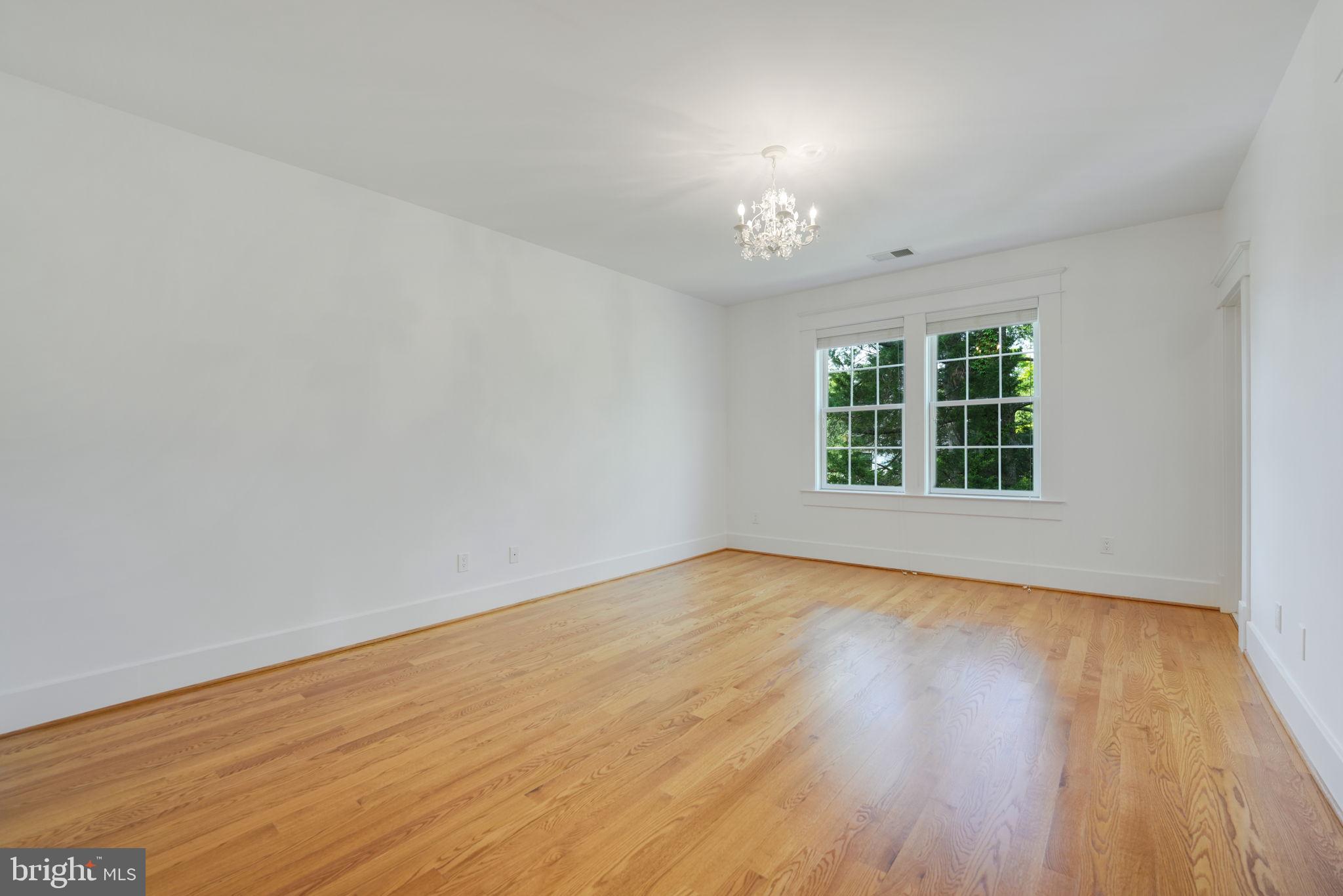 CRESCENT HILLS - Residential