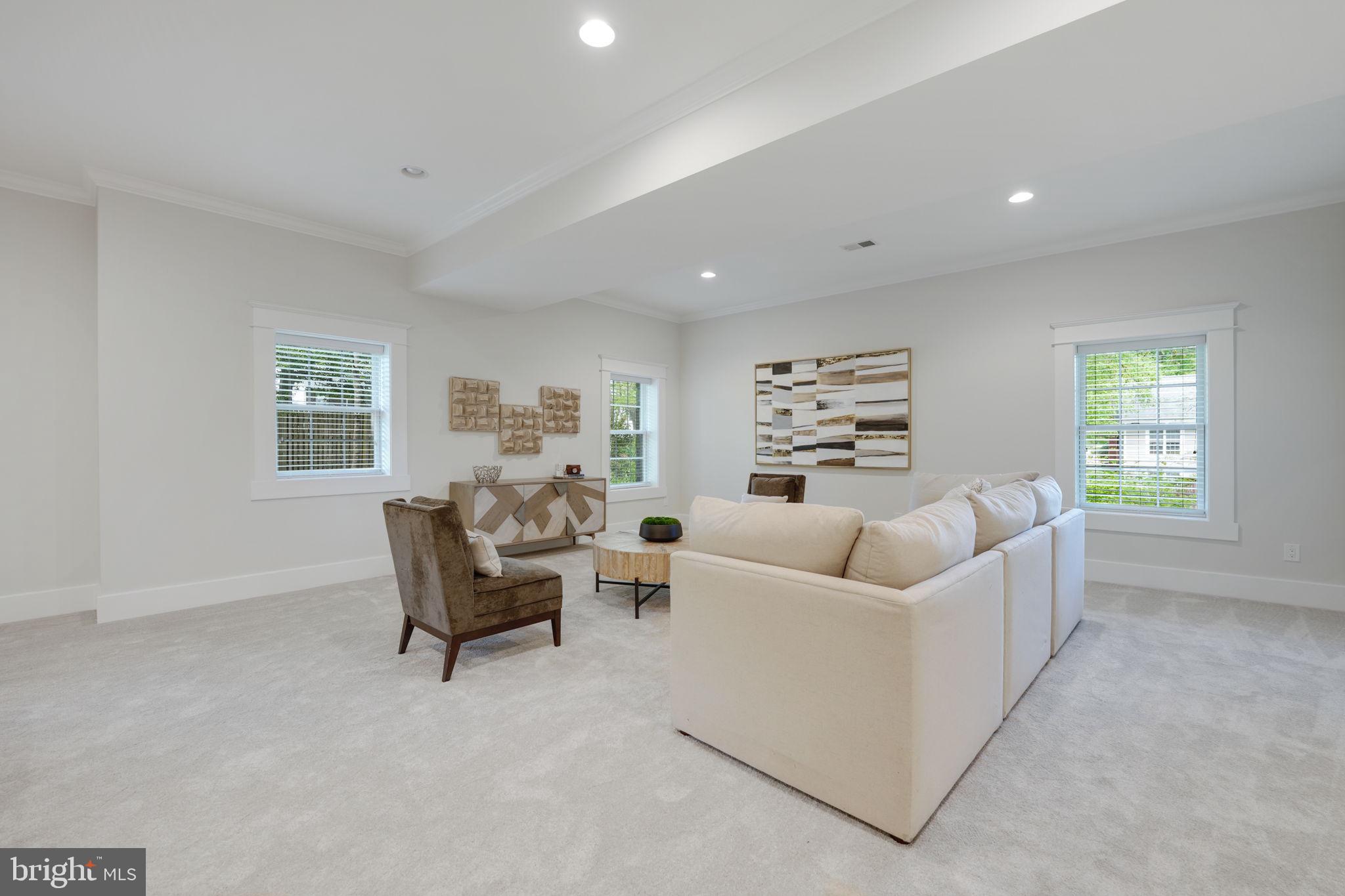 CRESCENT HILLS - Residential