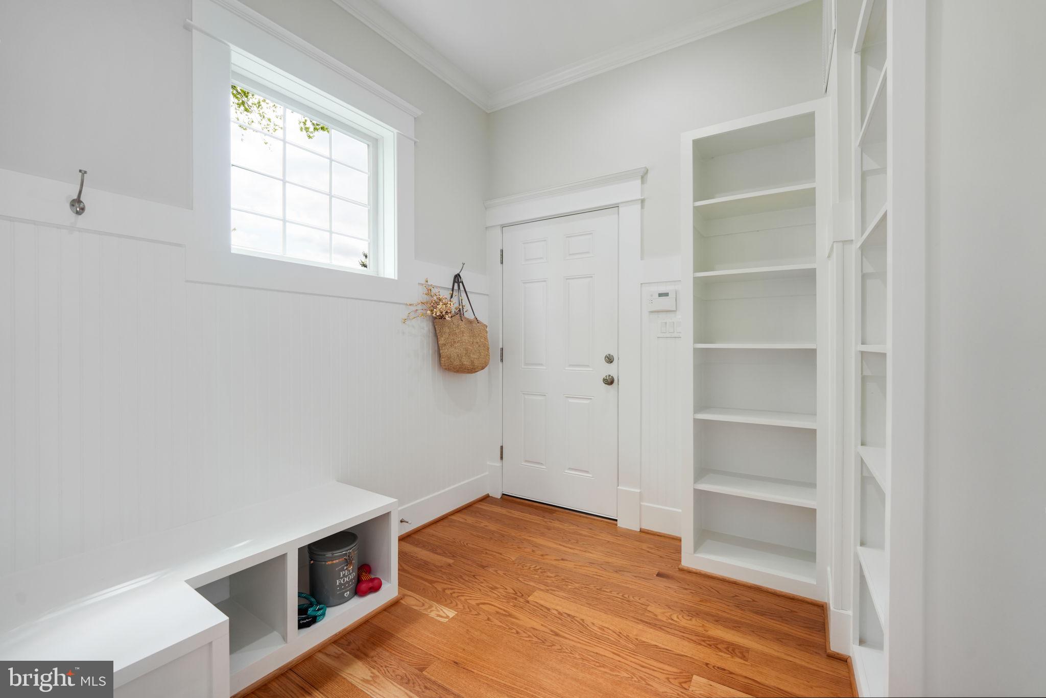 CRESCENT HILLS - Residential