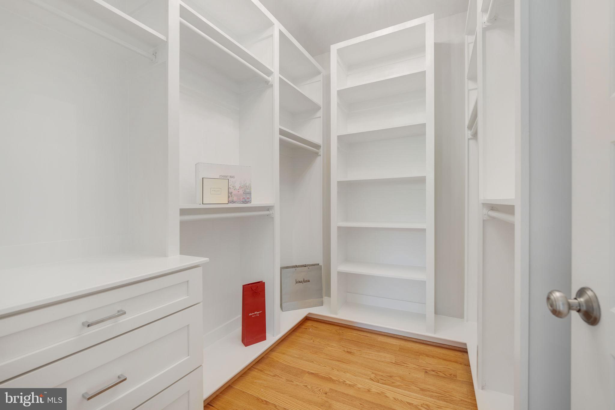 CRESCENT HILLS - Residential