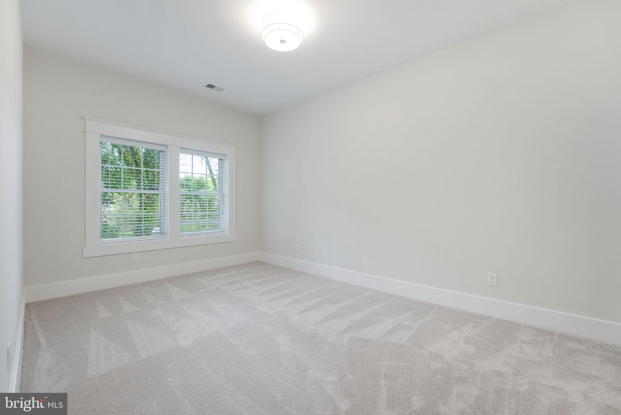 CRESCENT HILLS - Residential