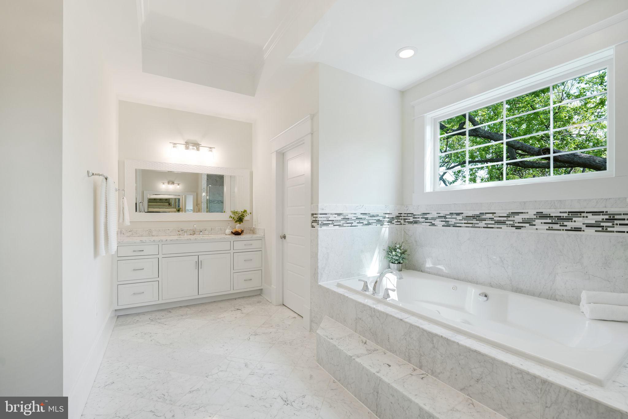 CRESCENT HILLS - Residential