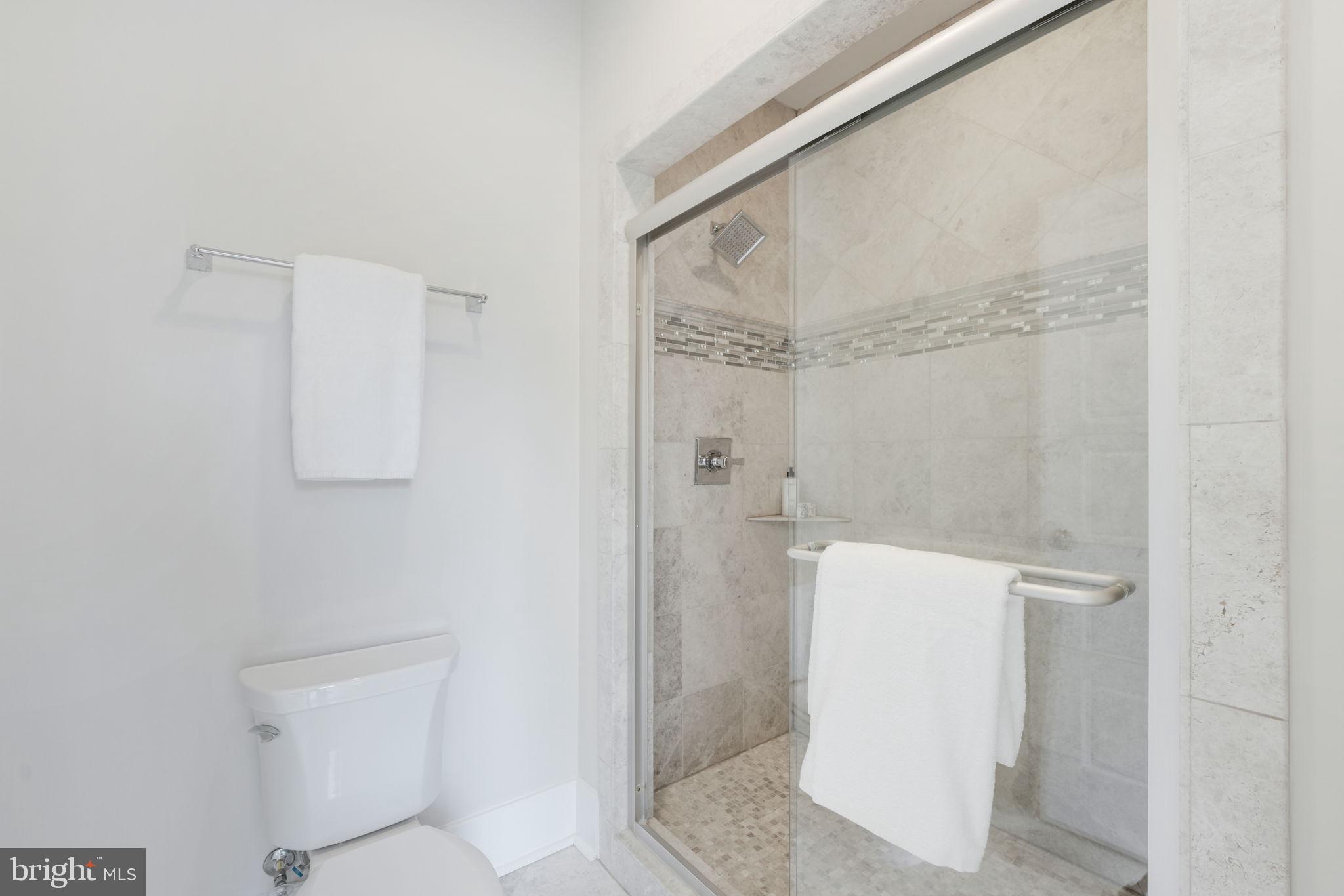 CRESCENT HILLS - Residential