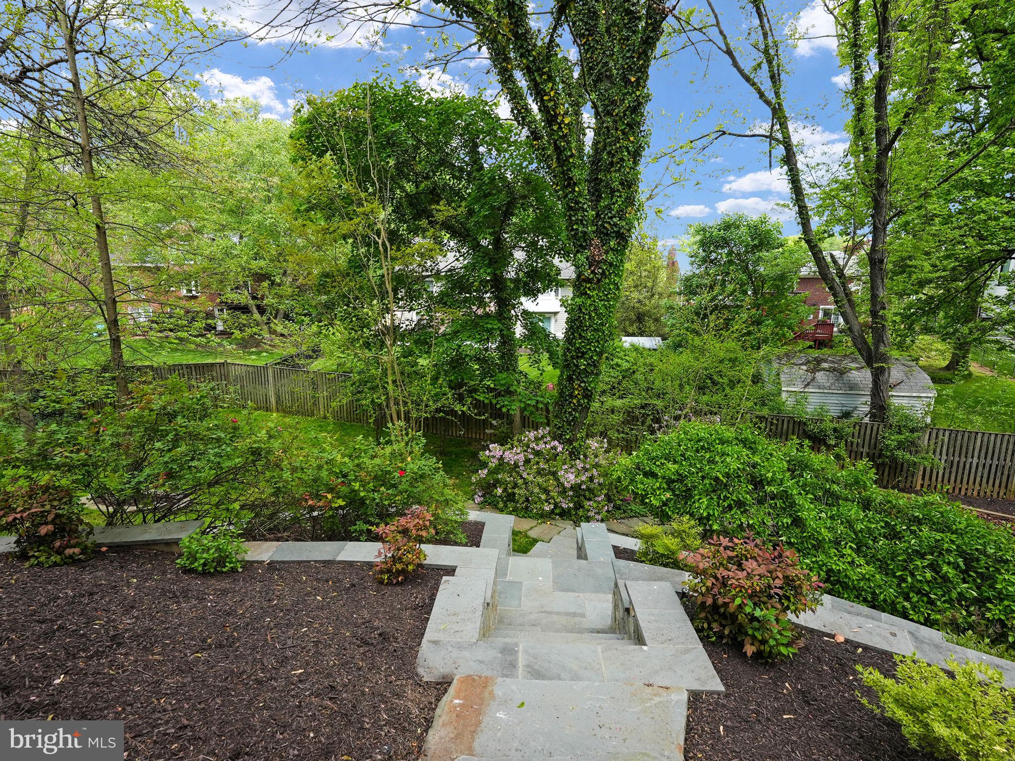 CRESCENT HILLS - Residential